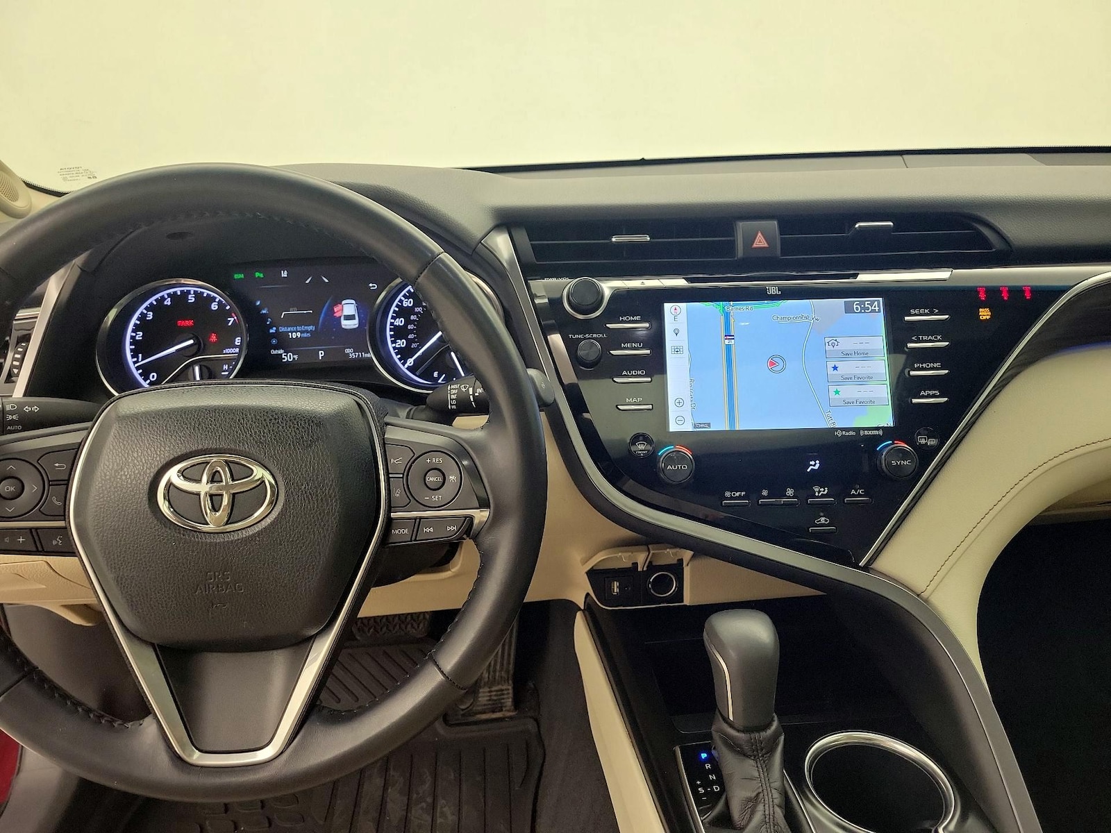 2018 Toyota Camry XLE - Photo 10
