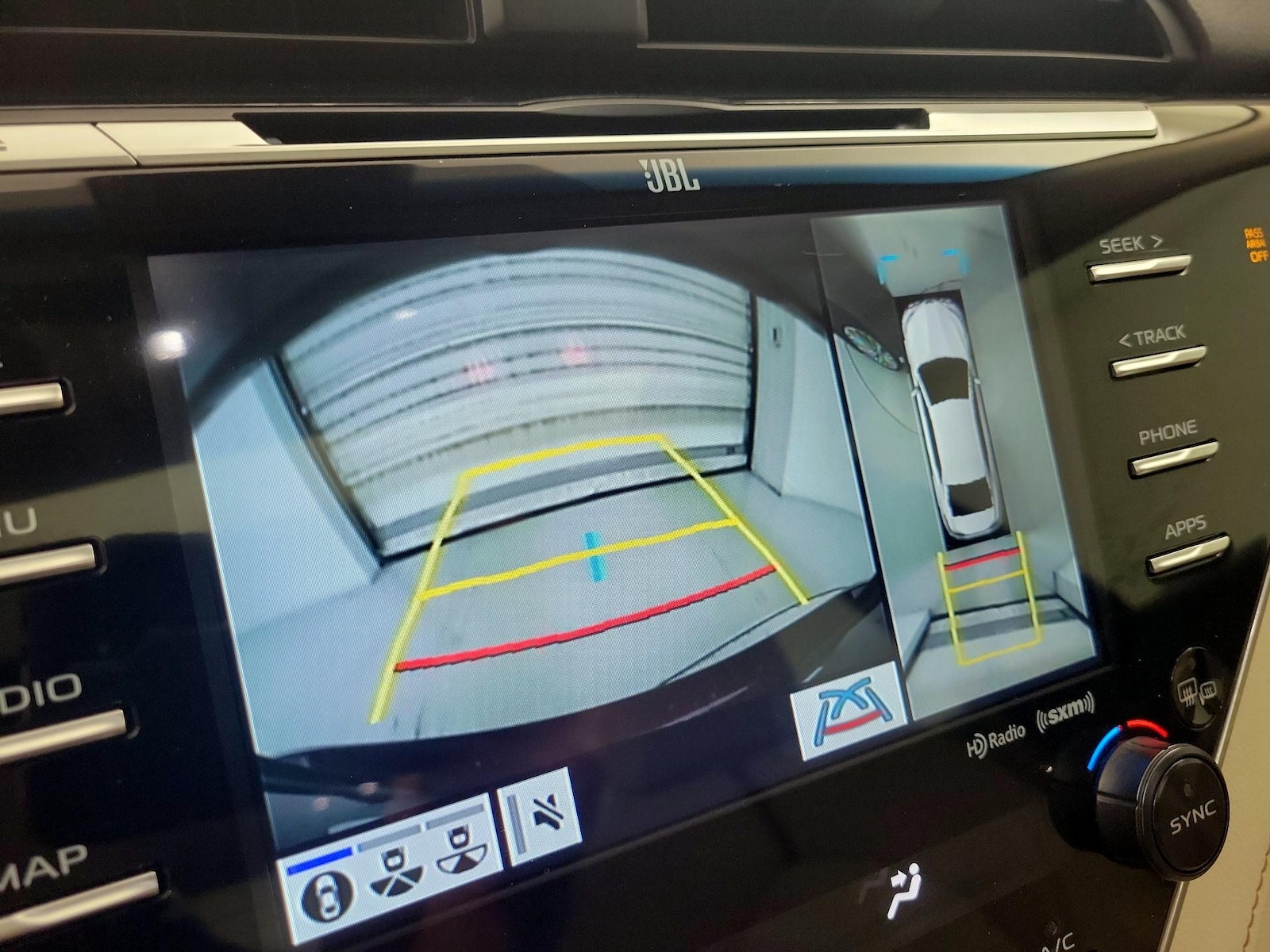 2018 Toyota Camry XLE - Photo 16