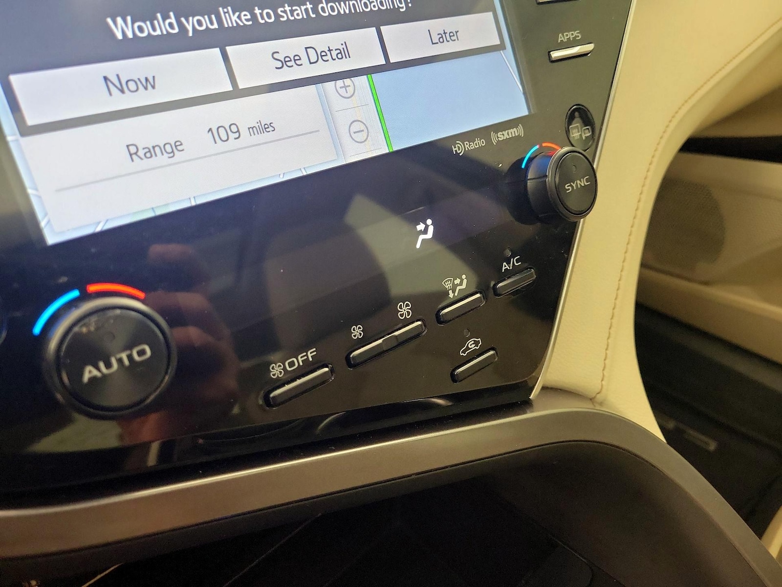 2018 Toyota Camry XLE - Photo 18