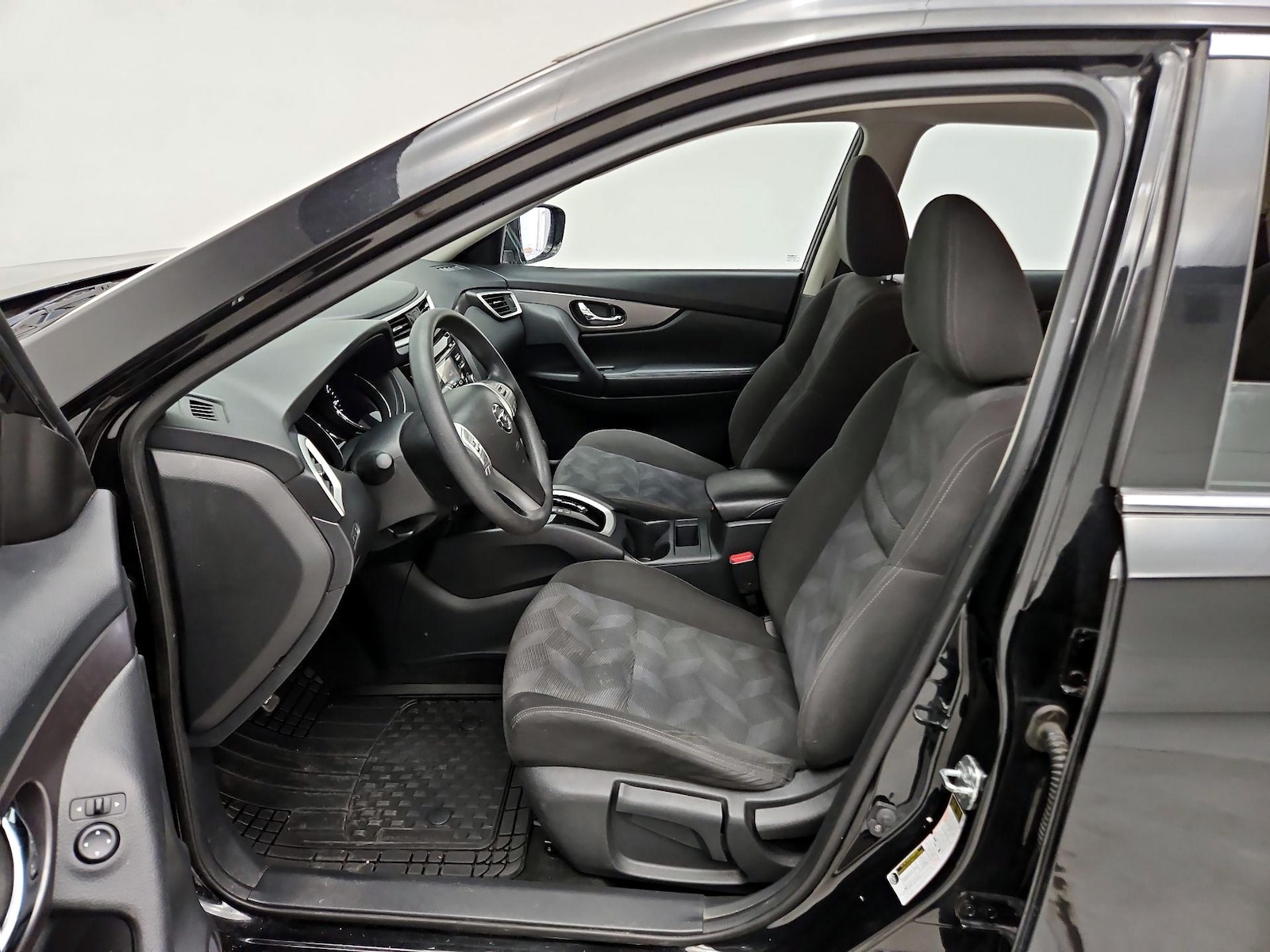 2016 Nissan Rogue S - Photo 12
