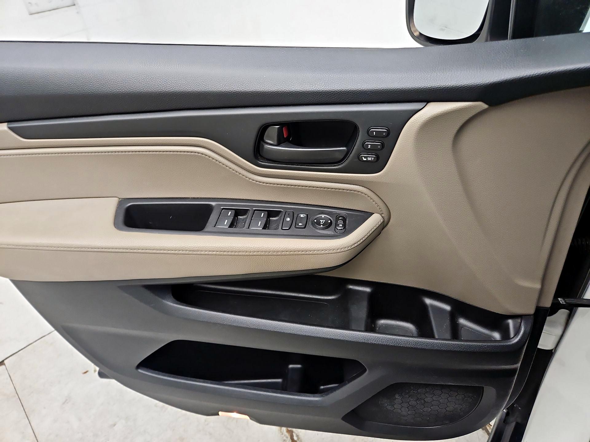 Thumbnail: 2019 Honda Odyssey - 12