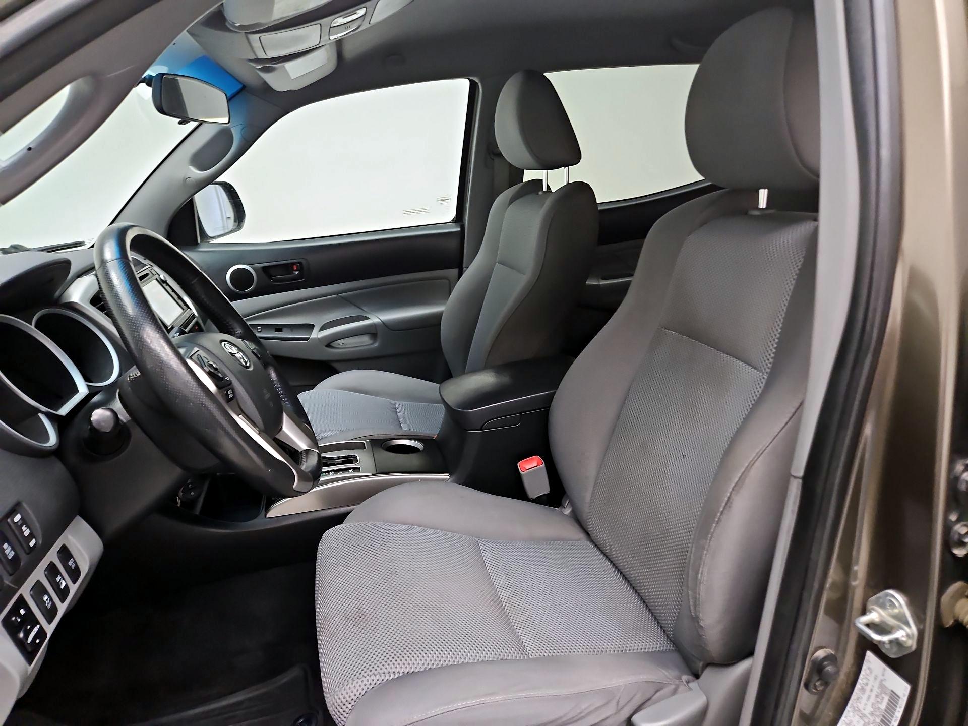 Thumbnail: 2015 Toyota Tacoma - 11