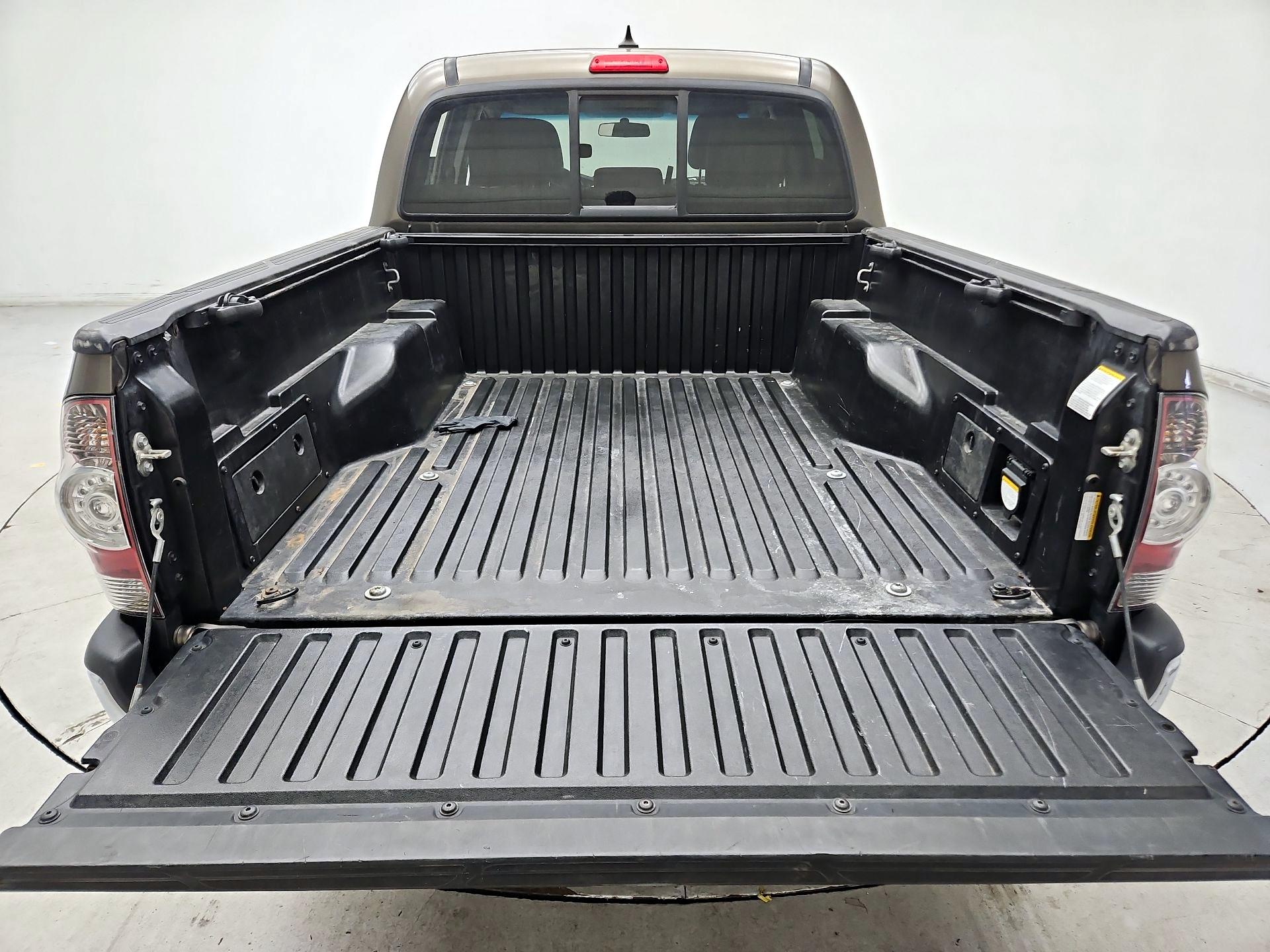 Thumbnail: 2015 Toyota Tacoma - 20