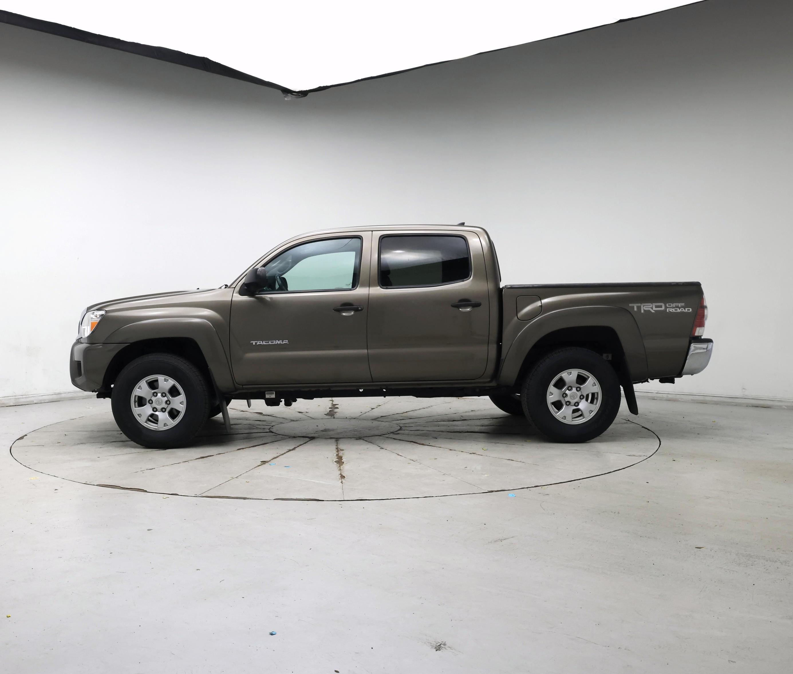 Thumbnail: 2015 Toyota Tacoma - 3