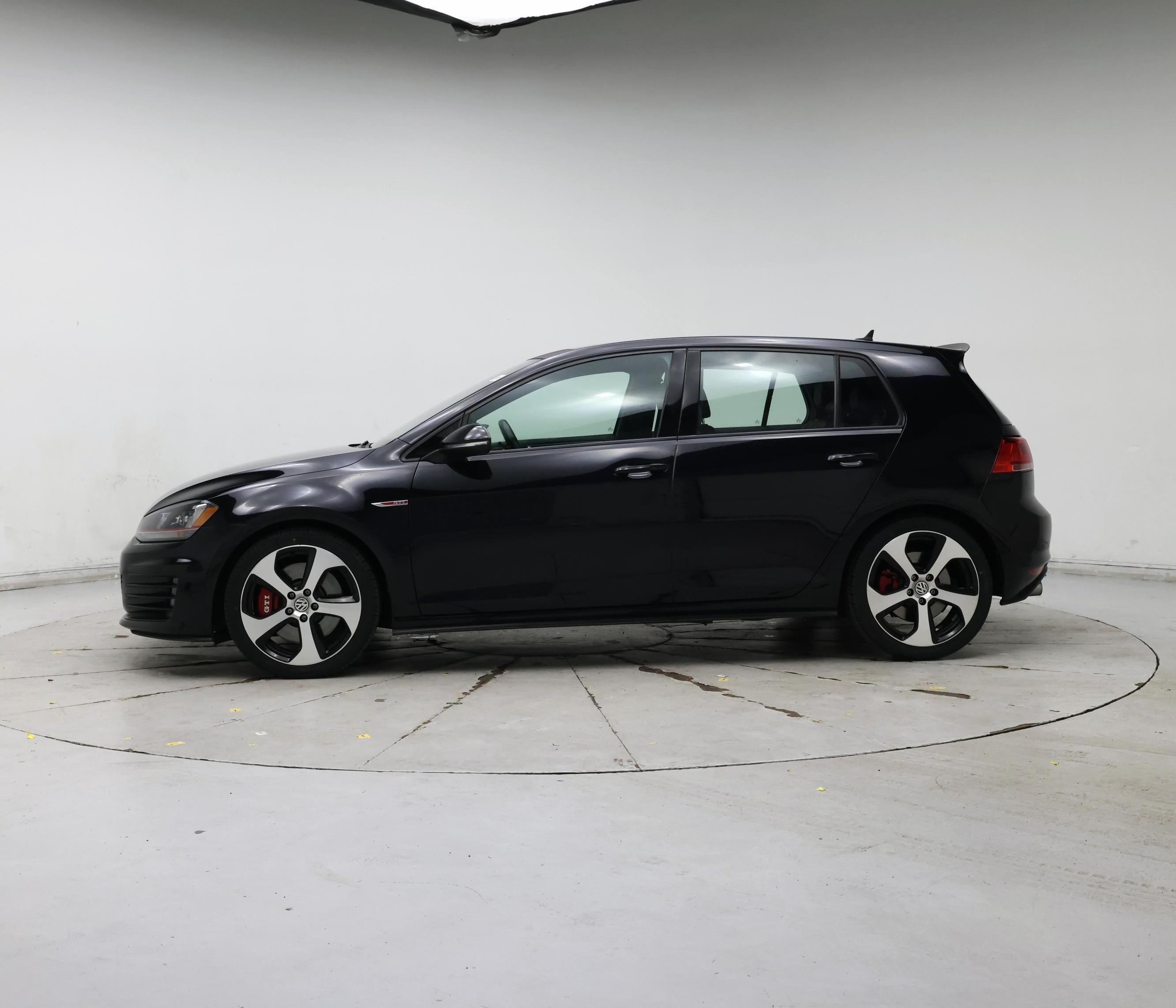 Thumbnail: 2017 Volkswagen Golf - 3