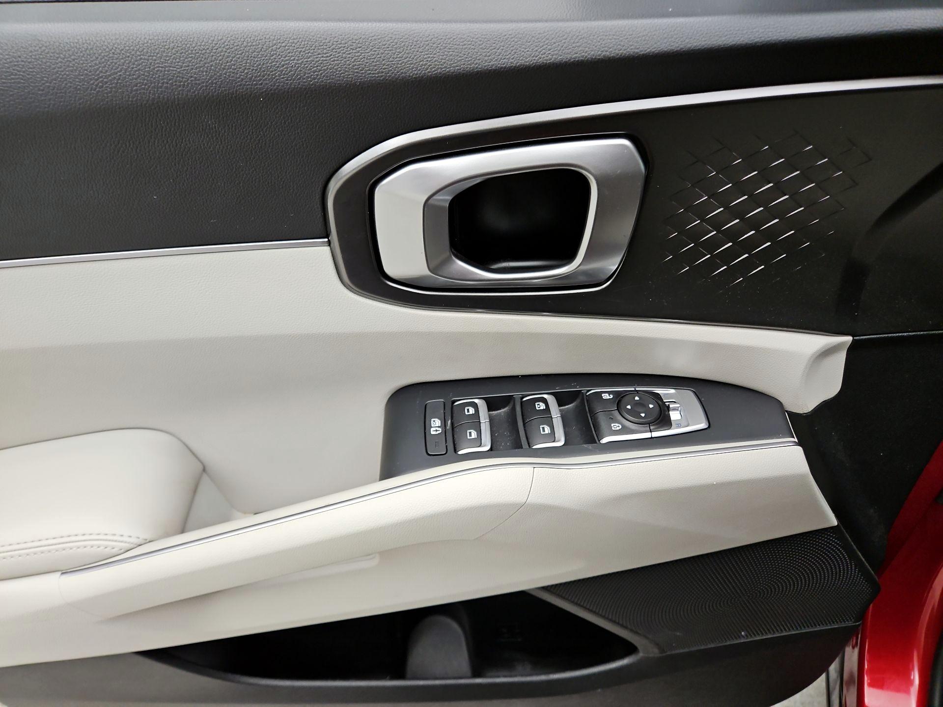 Thumbnail: 2023 Kia Sorento - 12