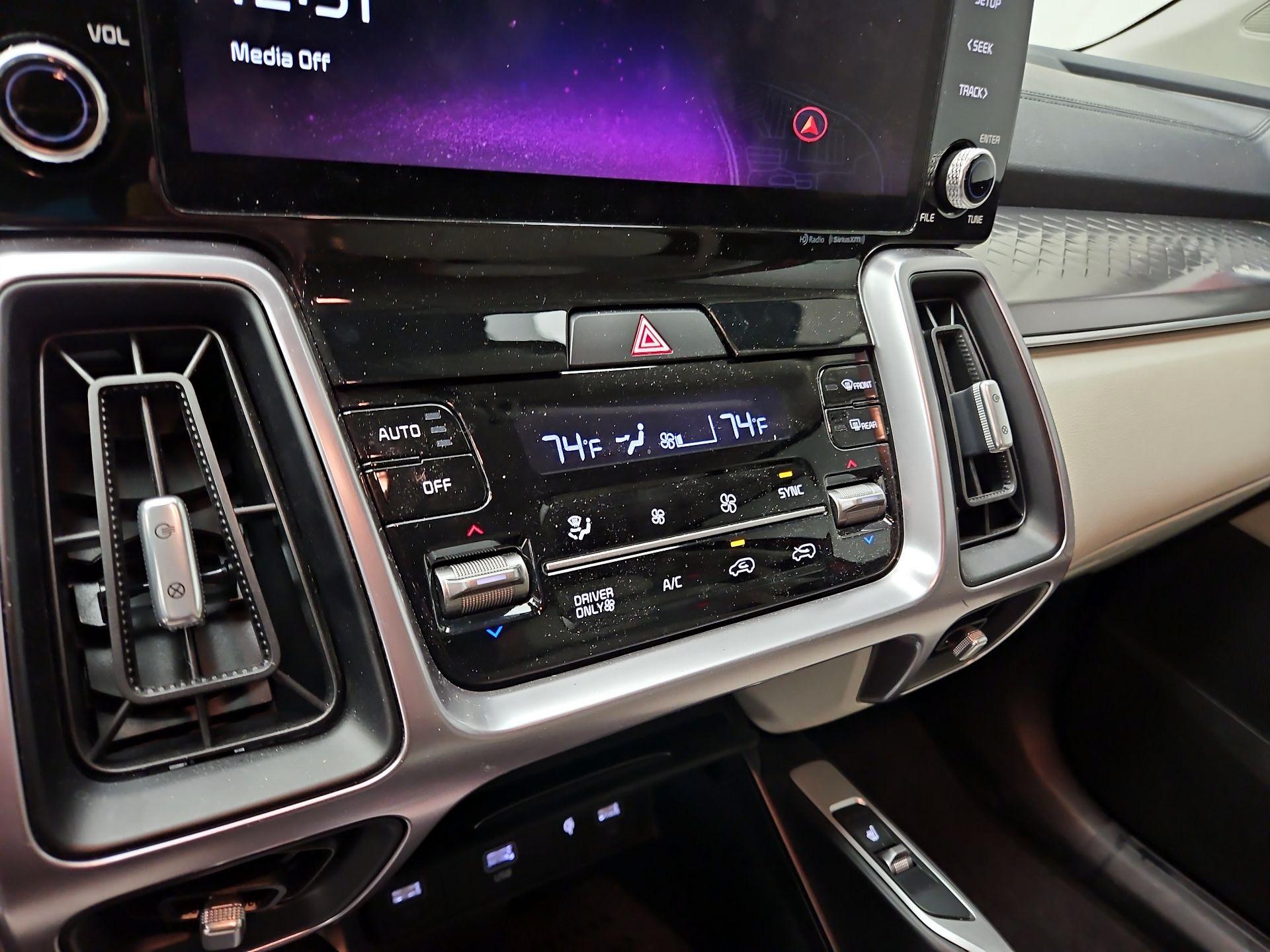 Thumbnail: 2023 Kia Sorento - 17