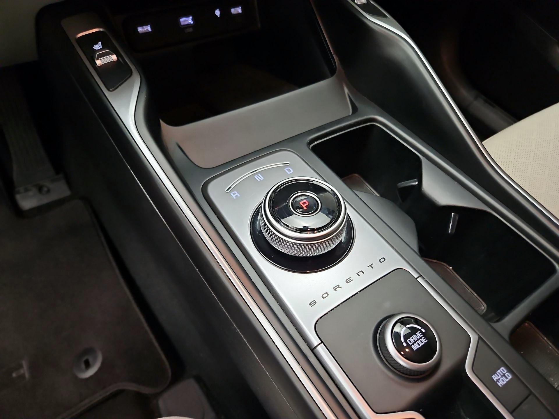 Thumbnail: 2023 Kia Sorento - 18