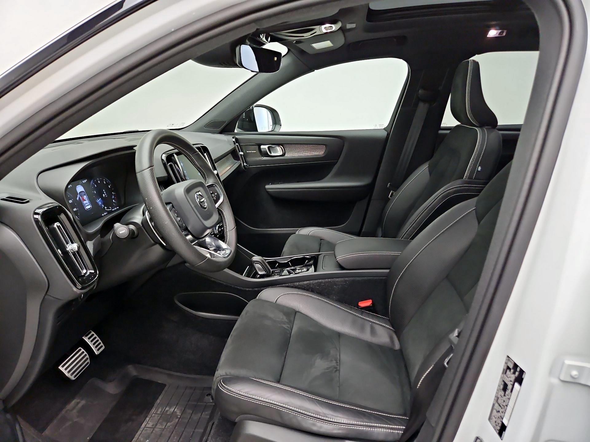 Thumbnail: 2020 Volvo XC40 - 11