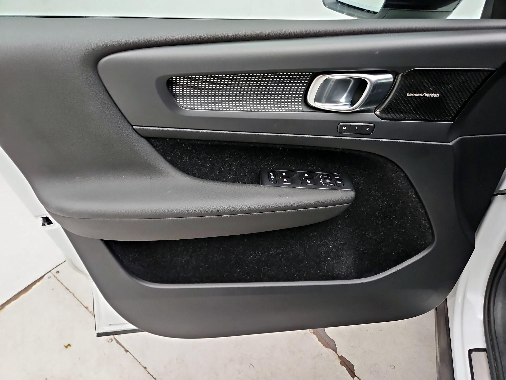 Thumbnail: 2020 Volvo XC40 - 12