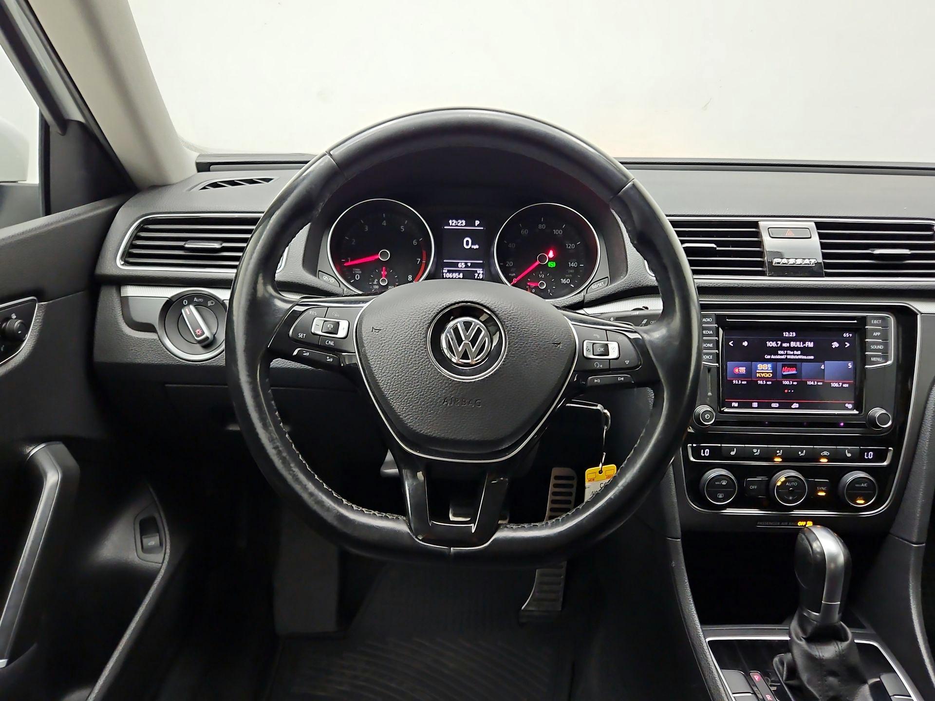 Thumbnail: 2018 Volkswagen Passat - 10