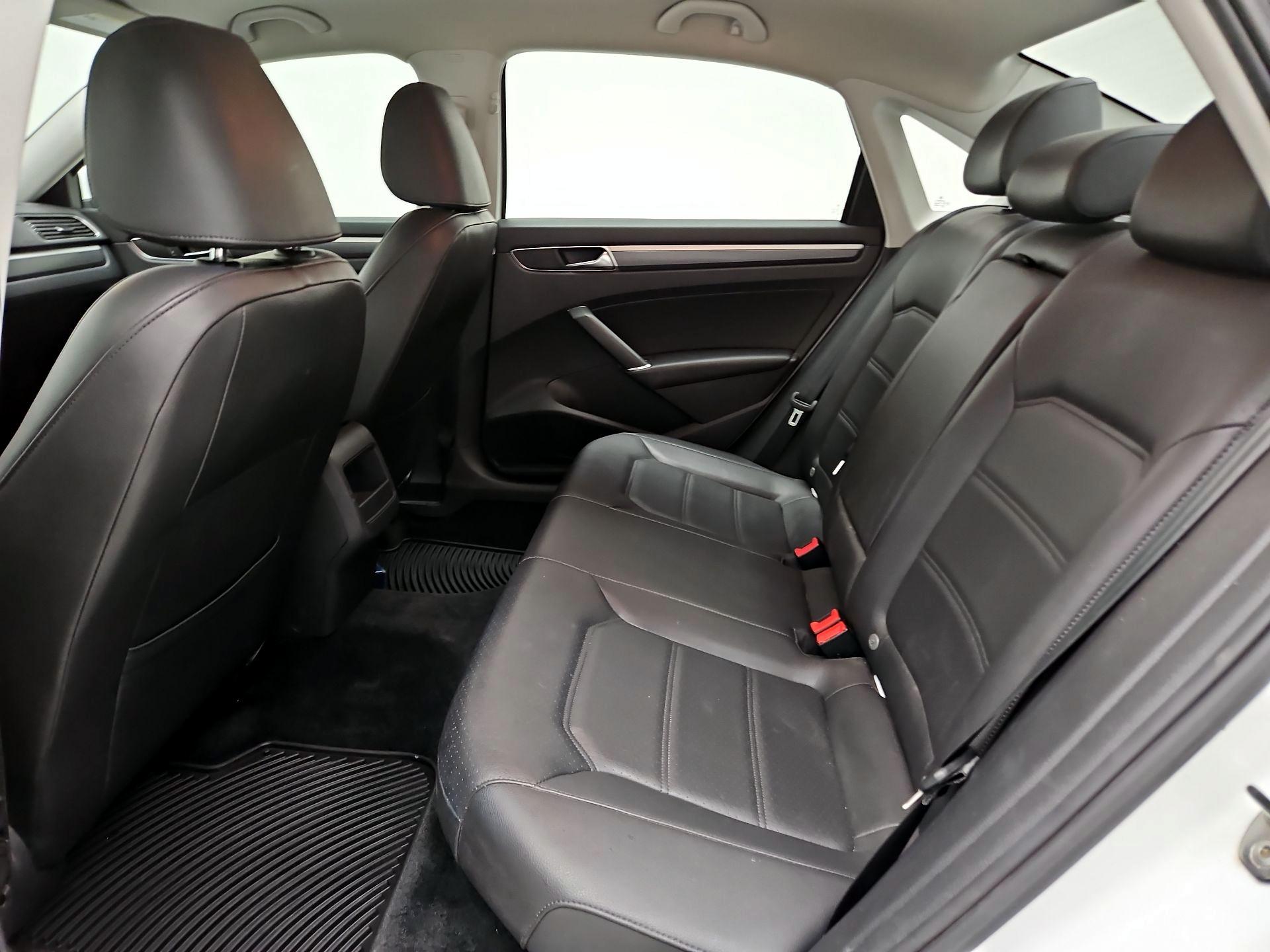 Thumbnail: 2018 Volkswagen Passat - 18