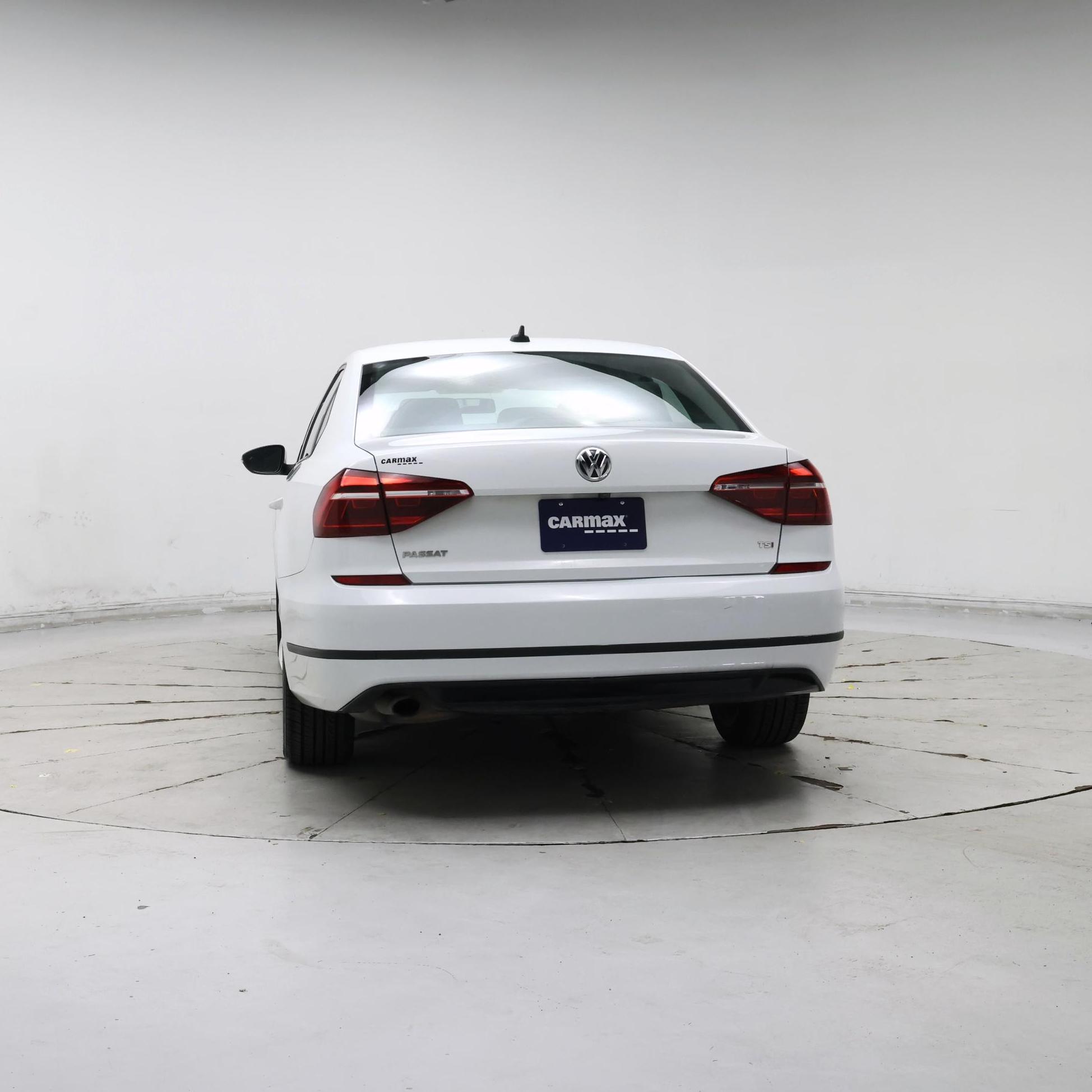 Thumbnail: 2018 Volkswagen Passat - 6