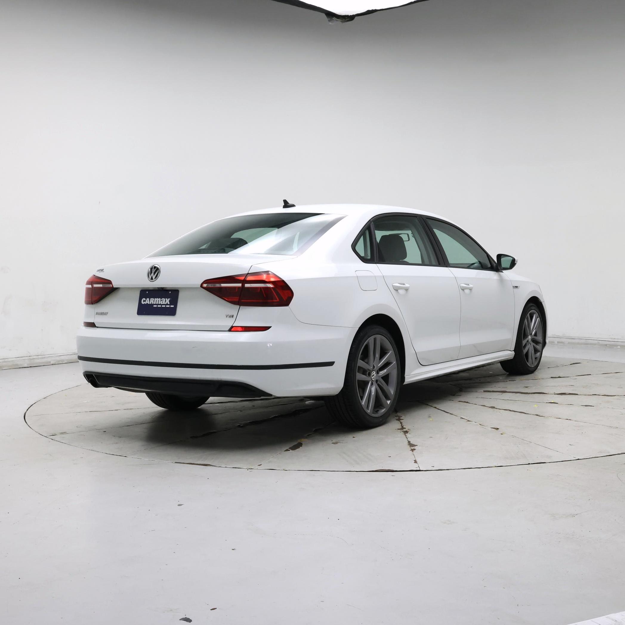 Thumbnail: 2018 Volkswagen Passat - 8
