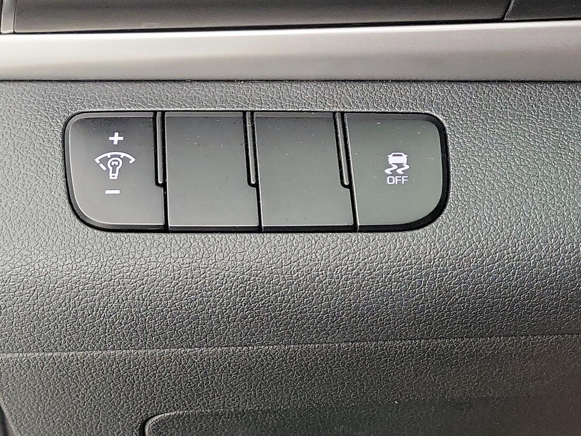 Thumbnail: 2019 Hyundai Elantra - 13
