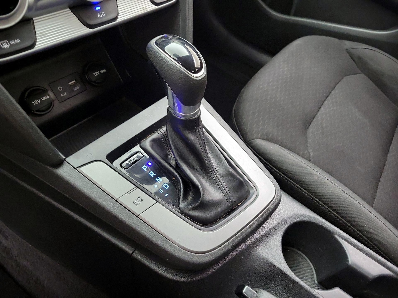 2019 Hyundai Elantra SE - Photo 18