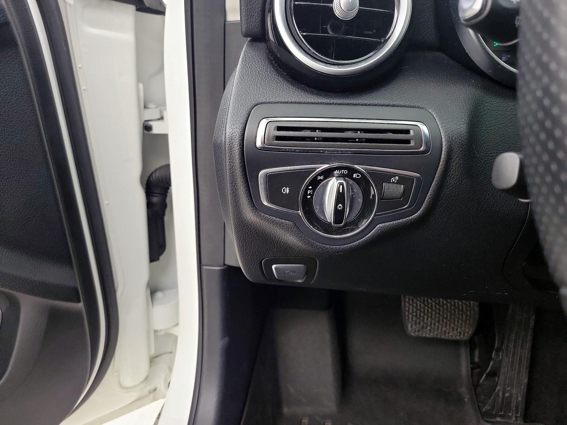 Thumbnail: 2015 Mercedes-Benz C-Class - 13