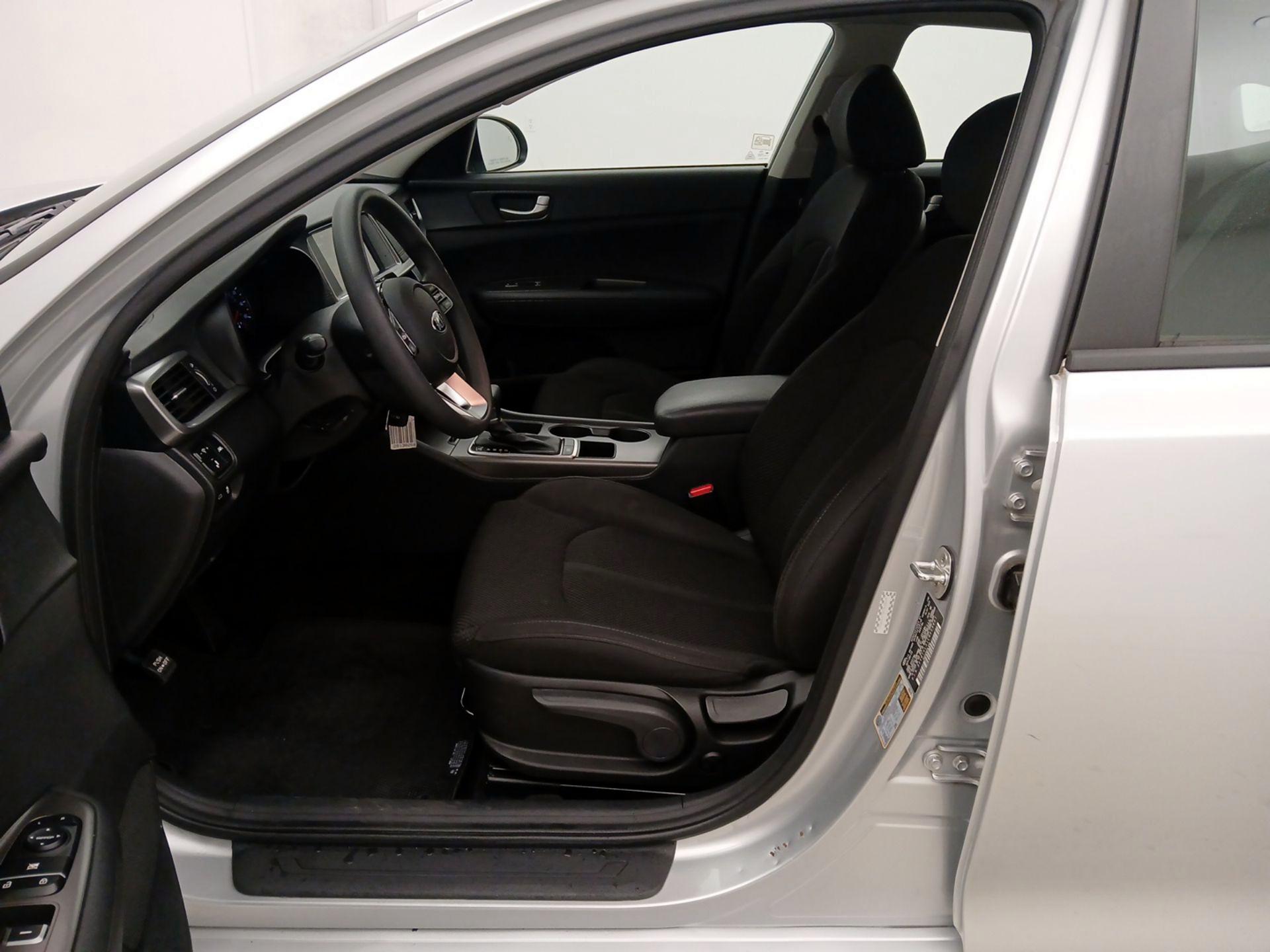 Thumbnail: 2020 Kia Optima - 11