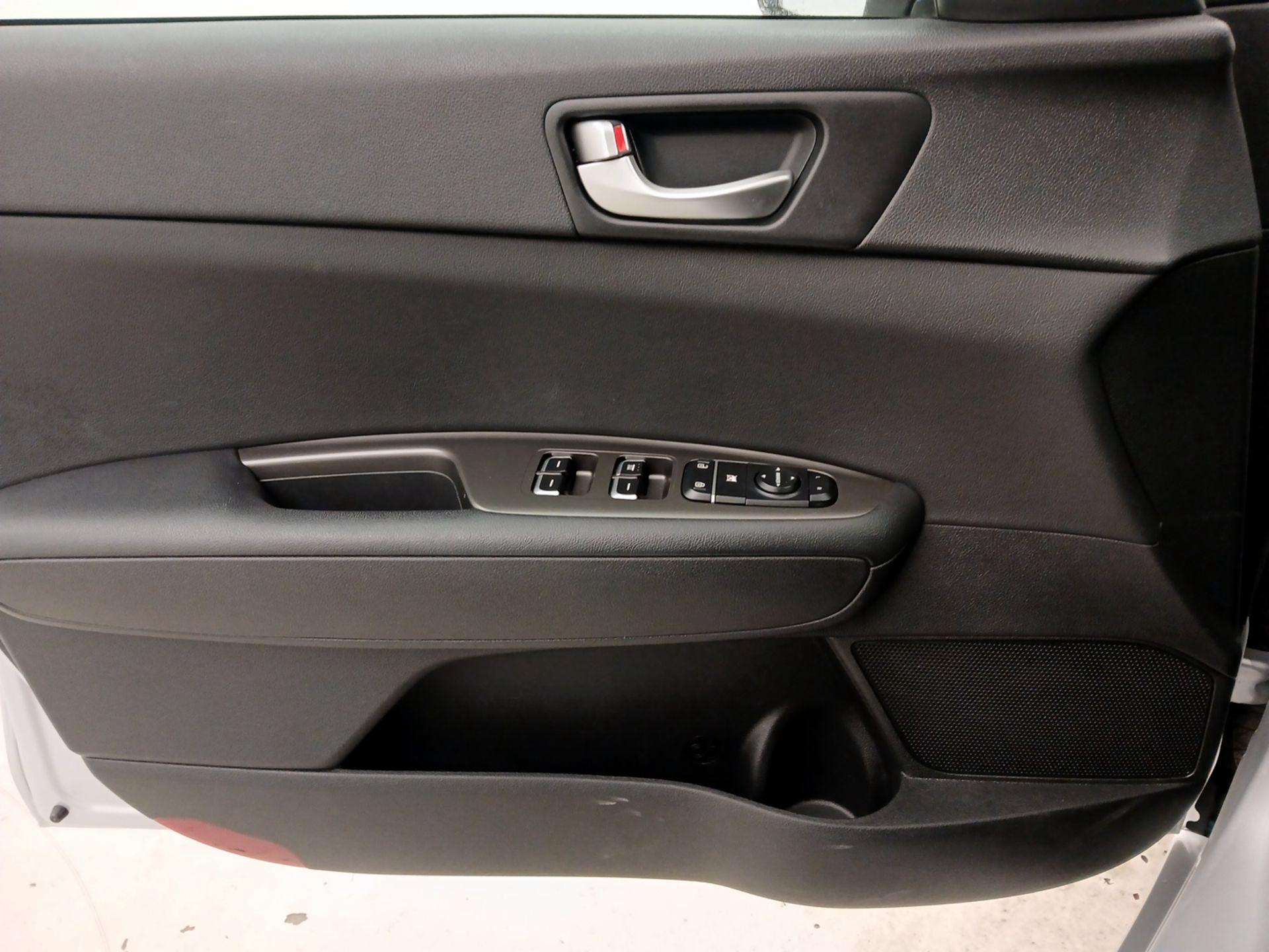 Thumbnail: 2020 Kia Optima - 12