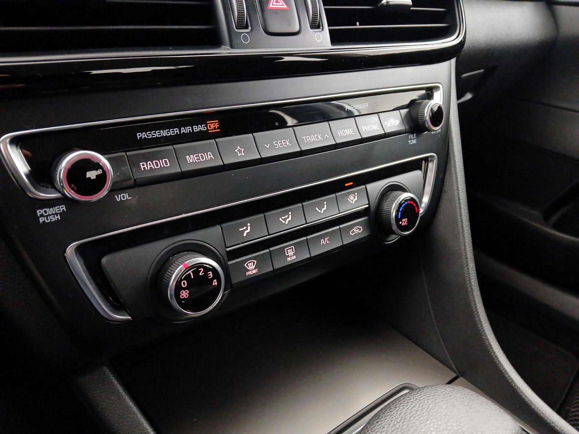 Thumbnail: 2020 Kia Optima - 16