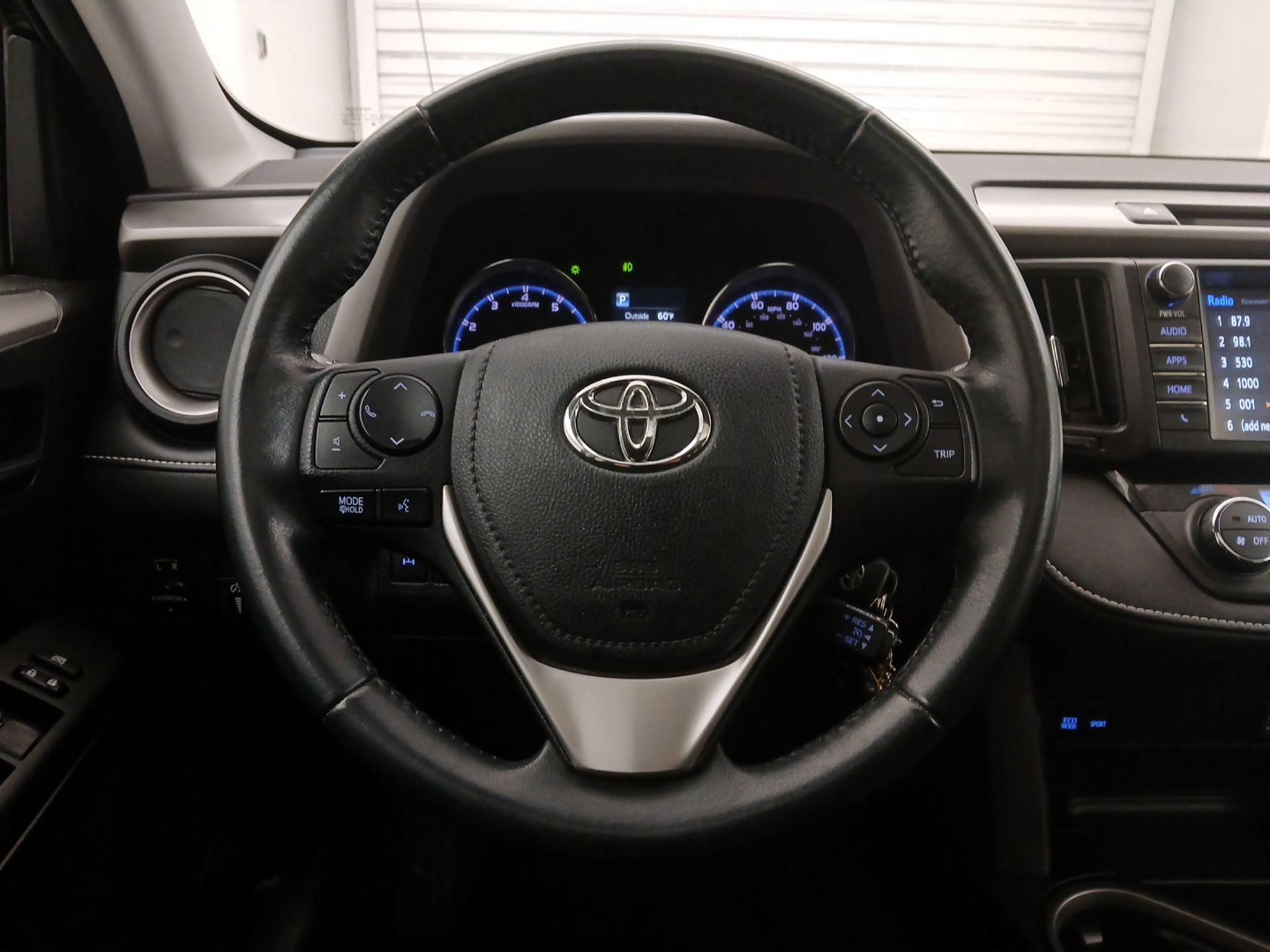 Thumbnail: 2016 Toyota RAV4 - 10