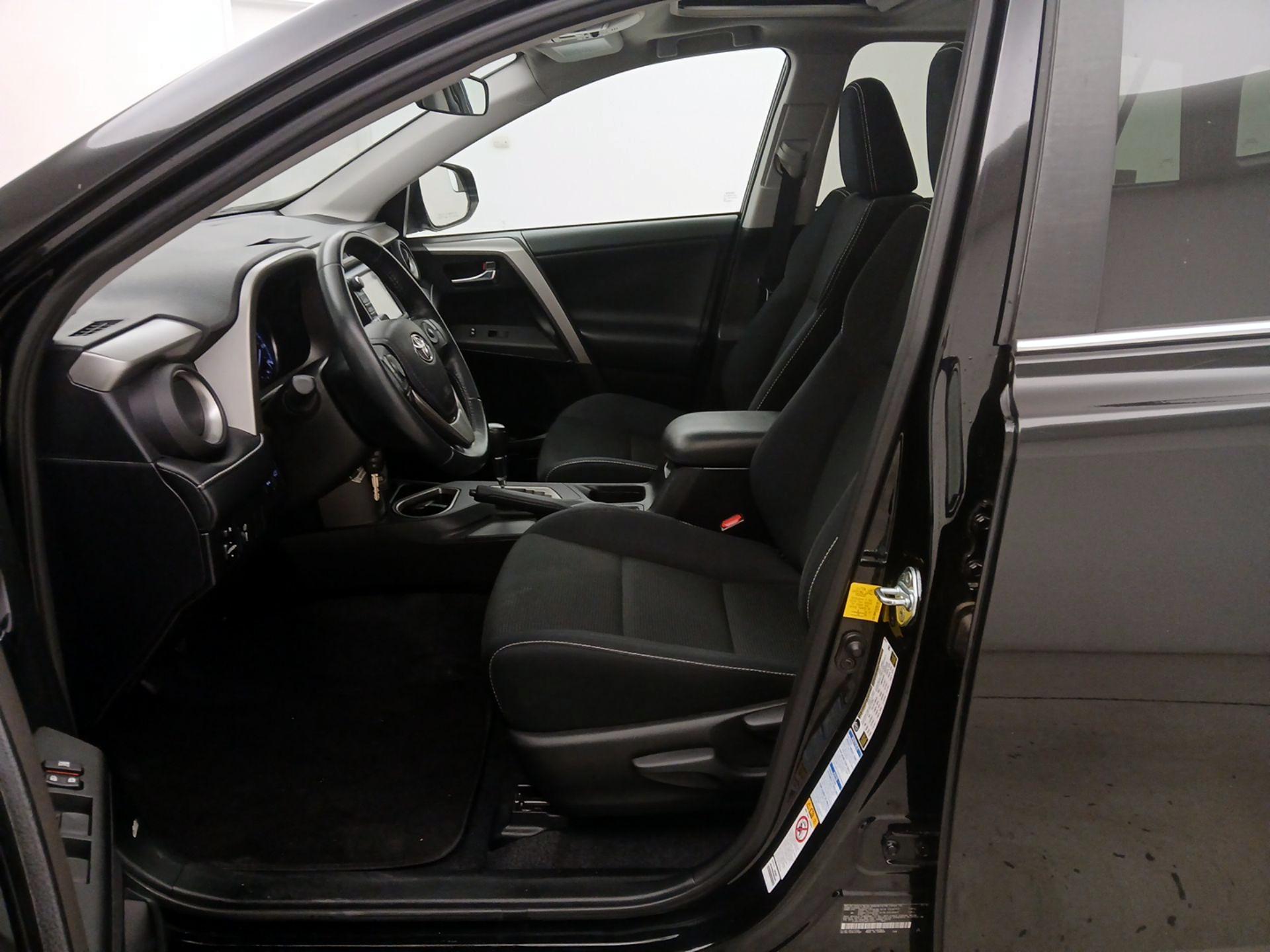 Thumbnail: 2016 Toyota RAV4 - 11