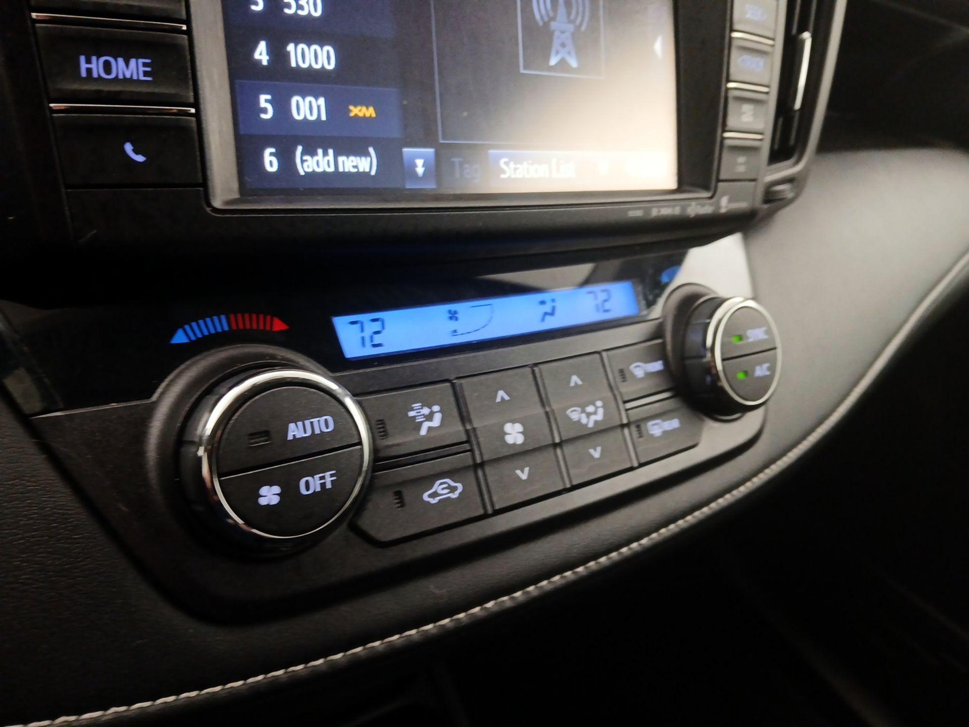 Thumbnail: 2016 Toyota RAV4 - 16