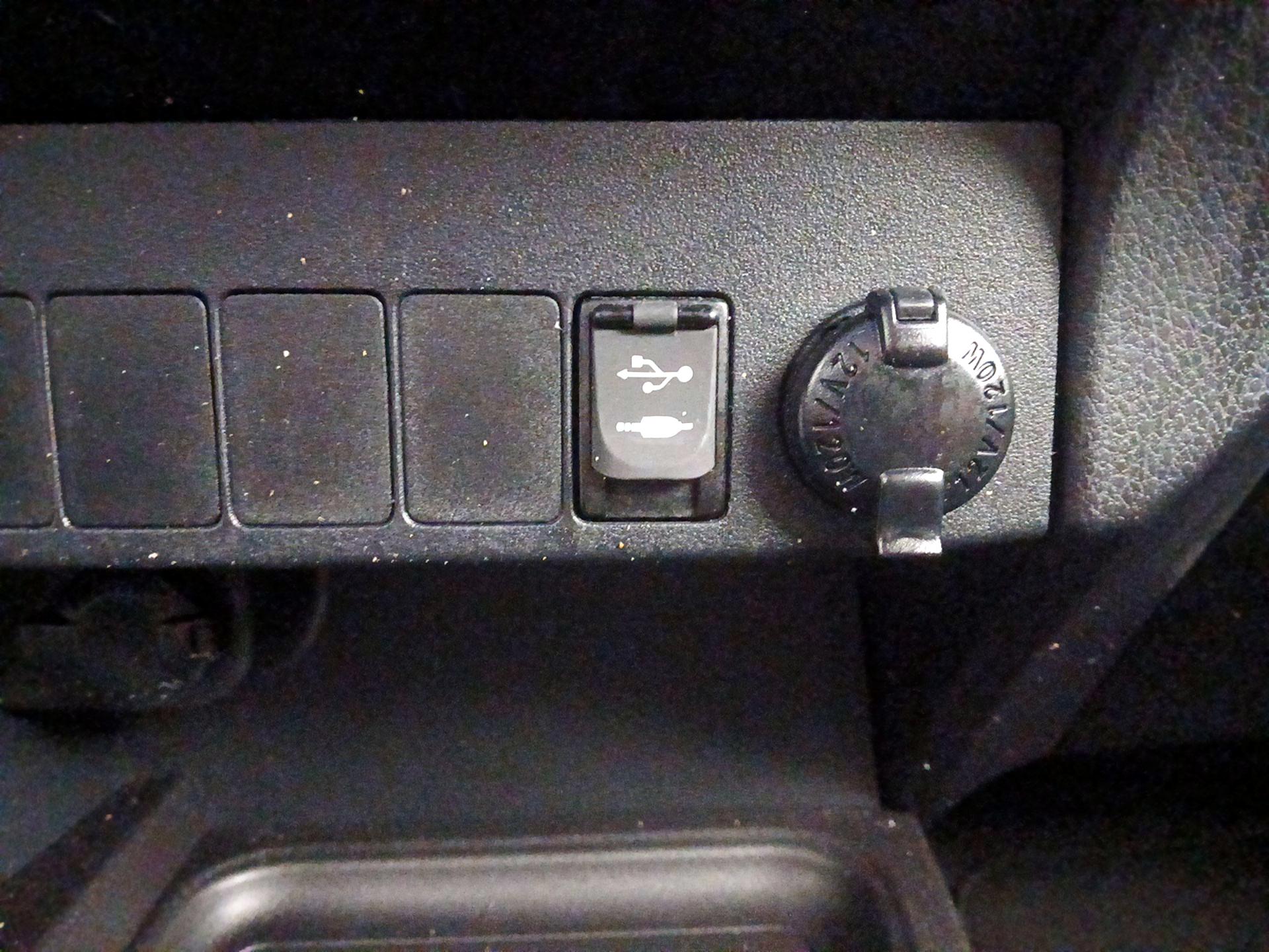 Thumbnail: 2016 Toyota RAV4 - 18