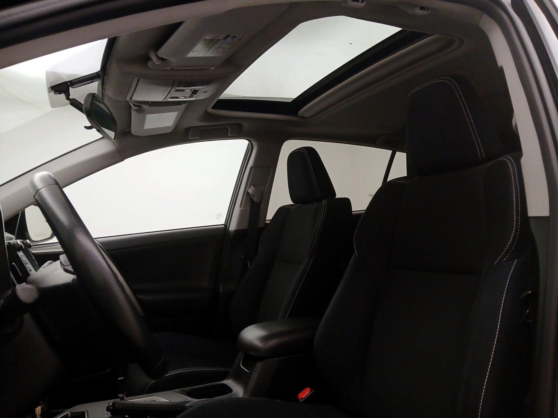 Thumbnail: 2016 Toyota RAV4 - 19