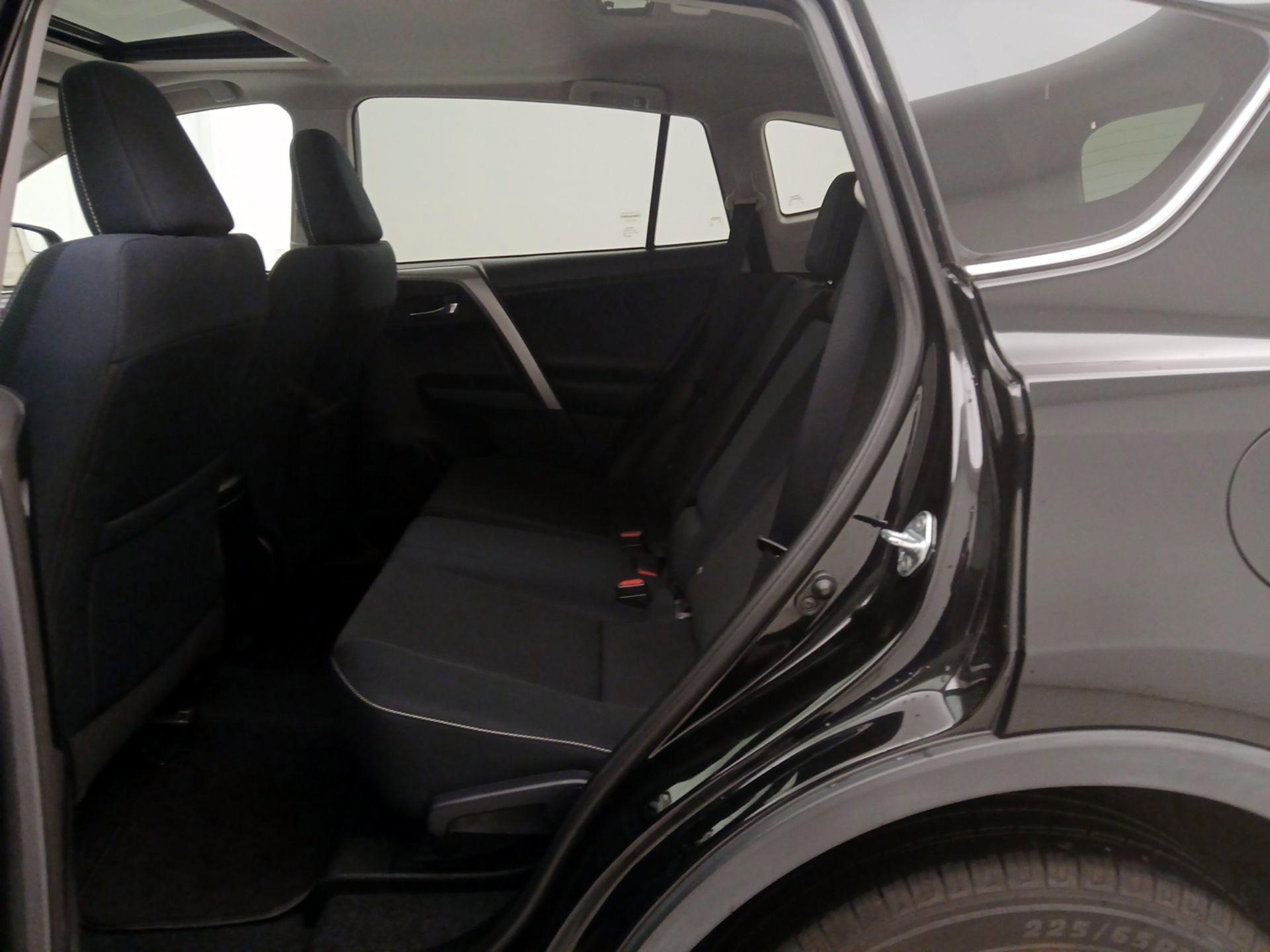 Thumbnail: 2016 Toyota RAV4 - 20