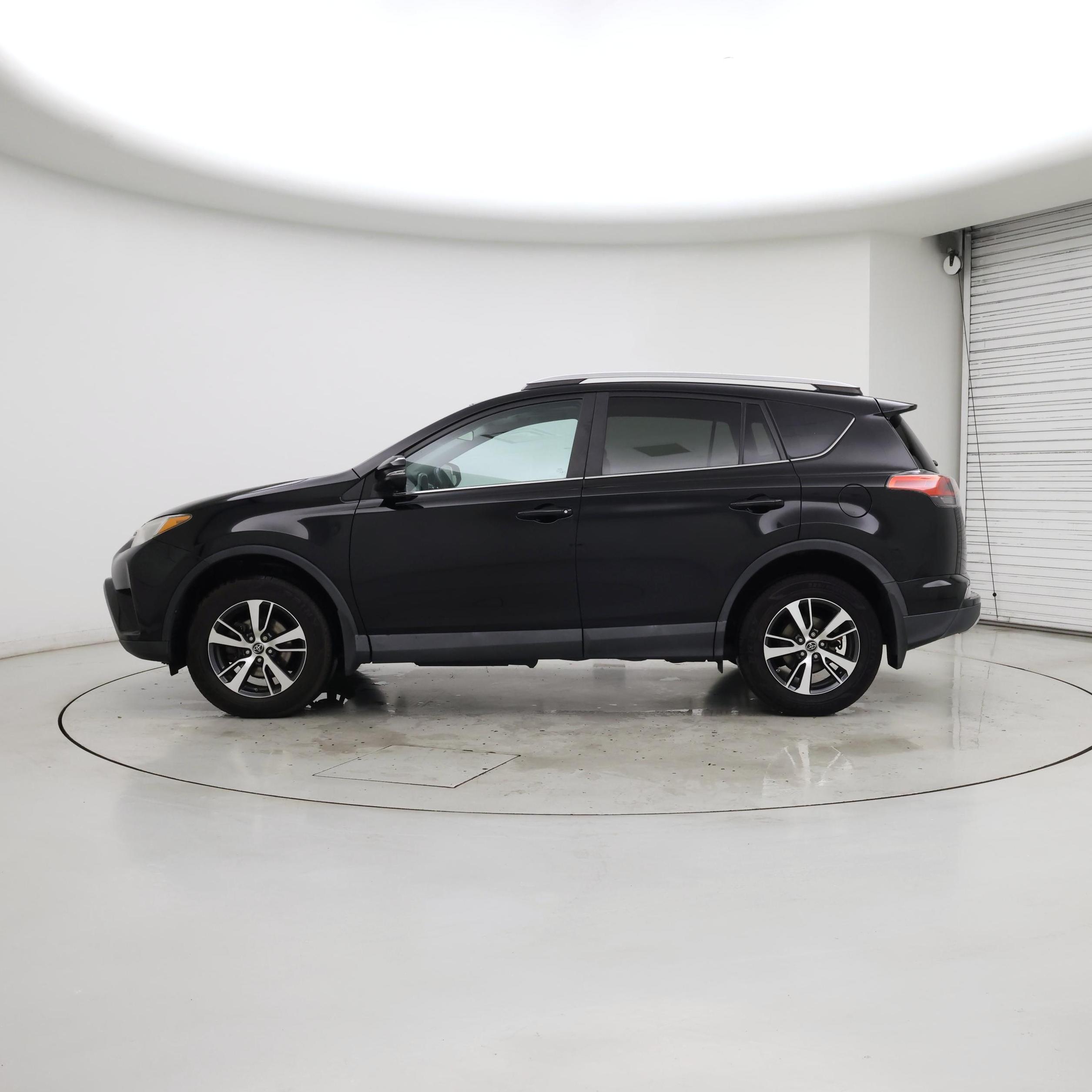 Thumbnail: 2016 Toyota RAV4 - 3