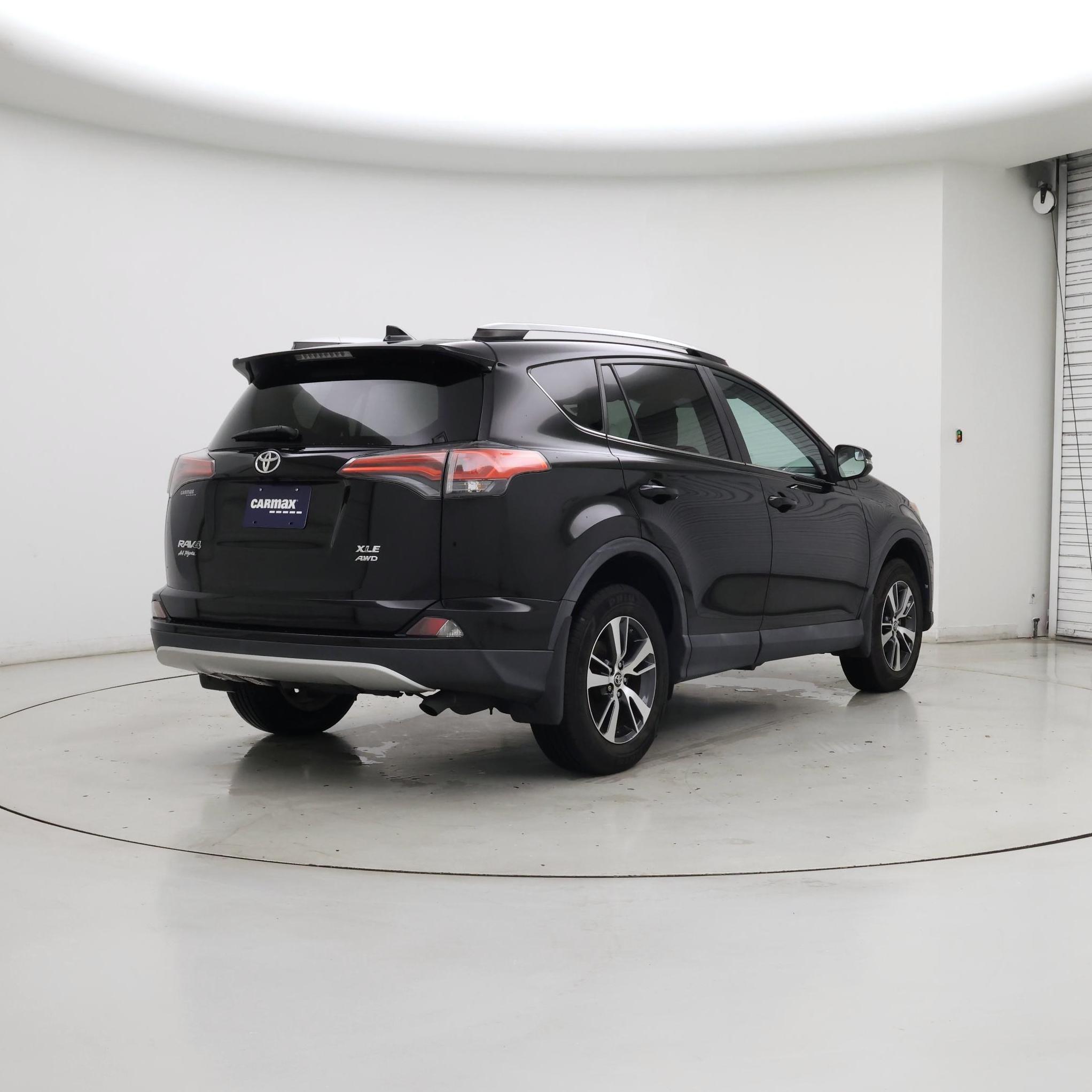 Thumbnail: 2016 Toyota RAV4 - 8