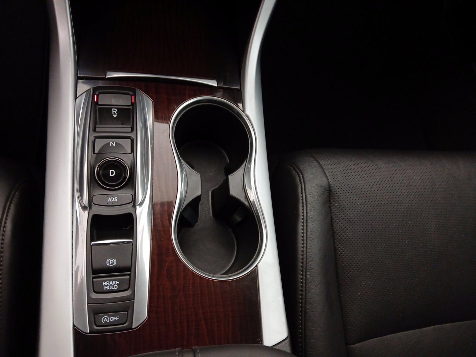 Thumbnail: 2017 Acura TLX - 17