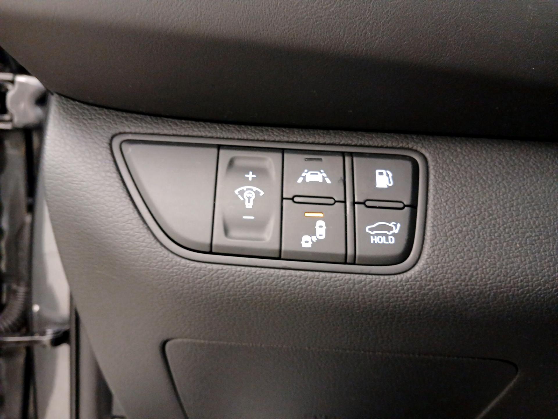 Thumbnail: 2021 Genesis G70 - 13