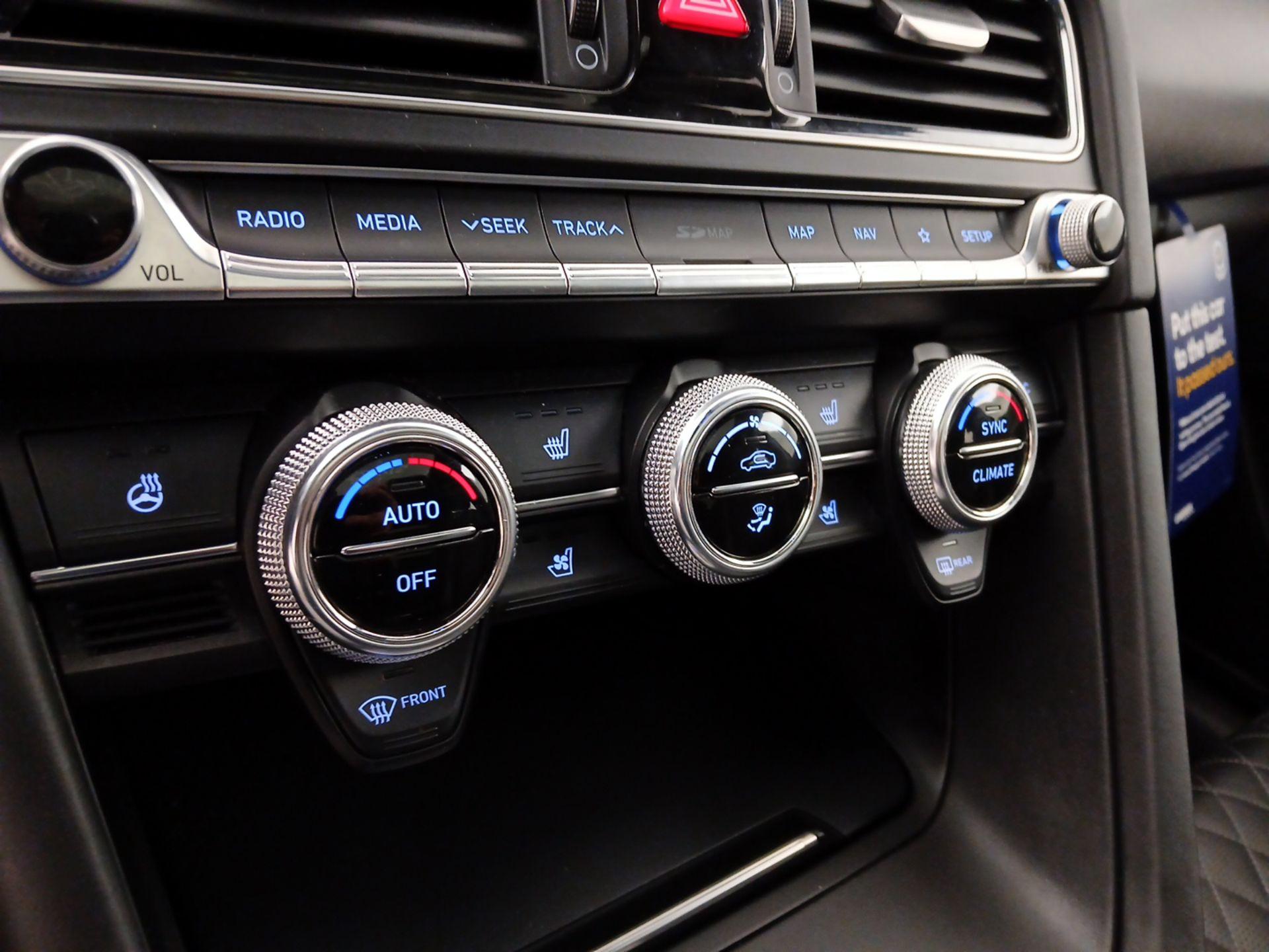 Thumbnail: 2021 Genesis G70 - 17