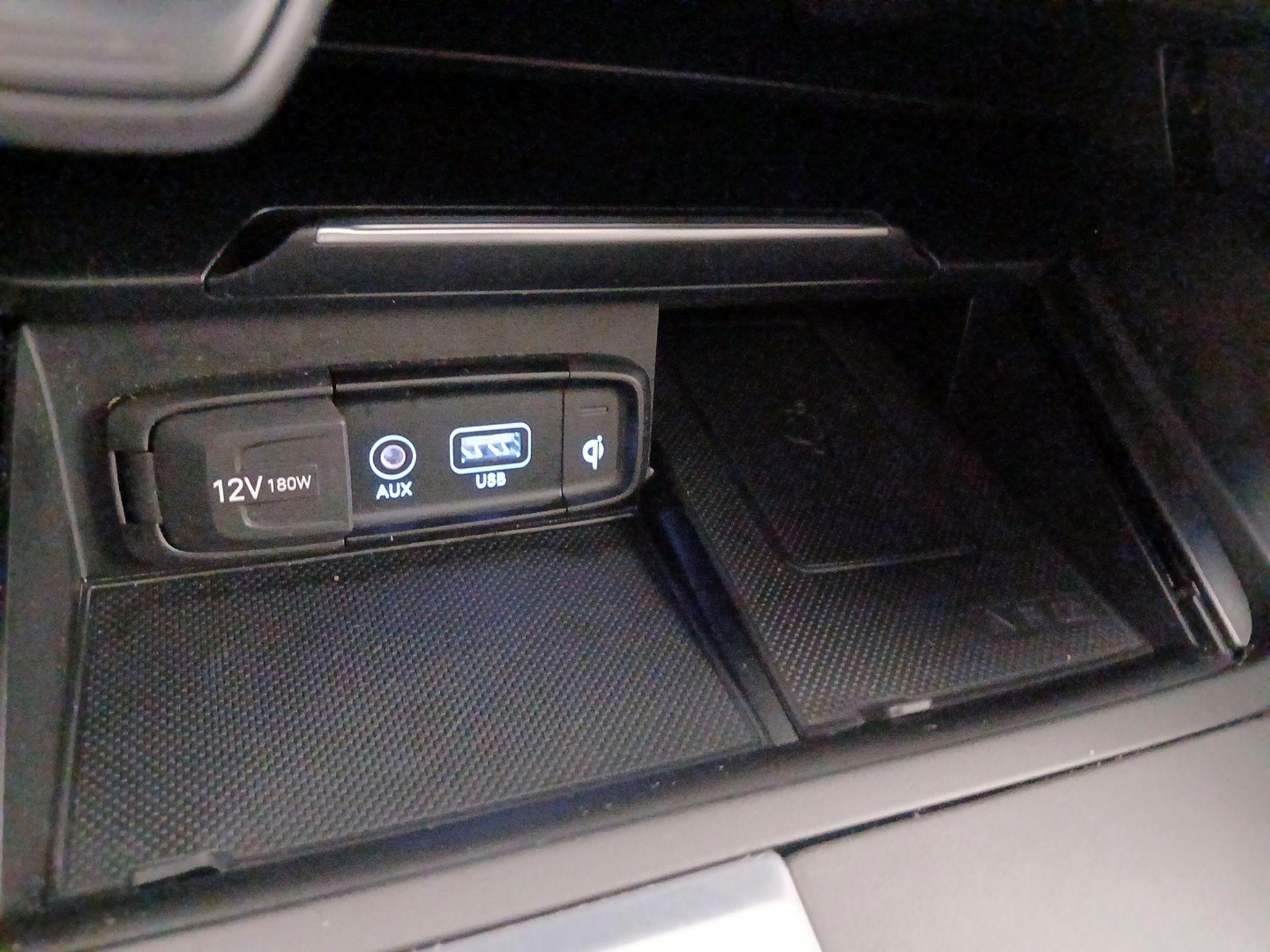 Thumbnail: 2021 Genesis G70 - 19