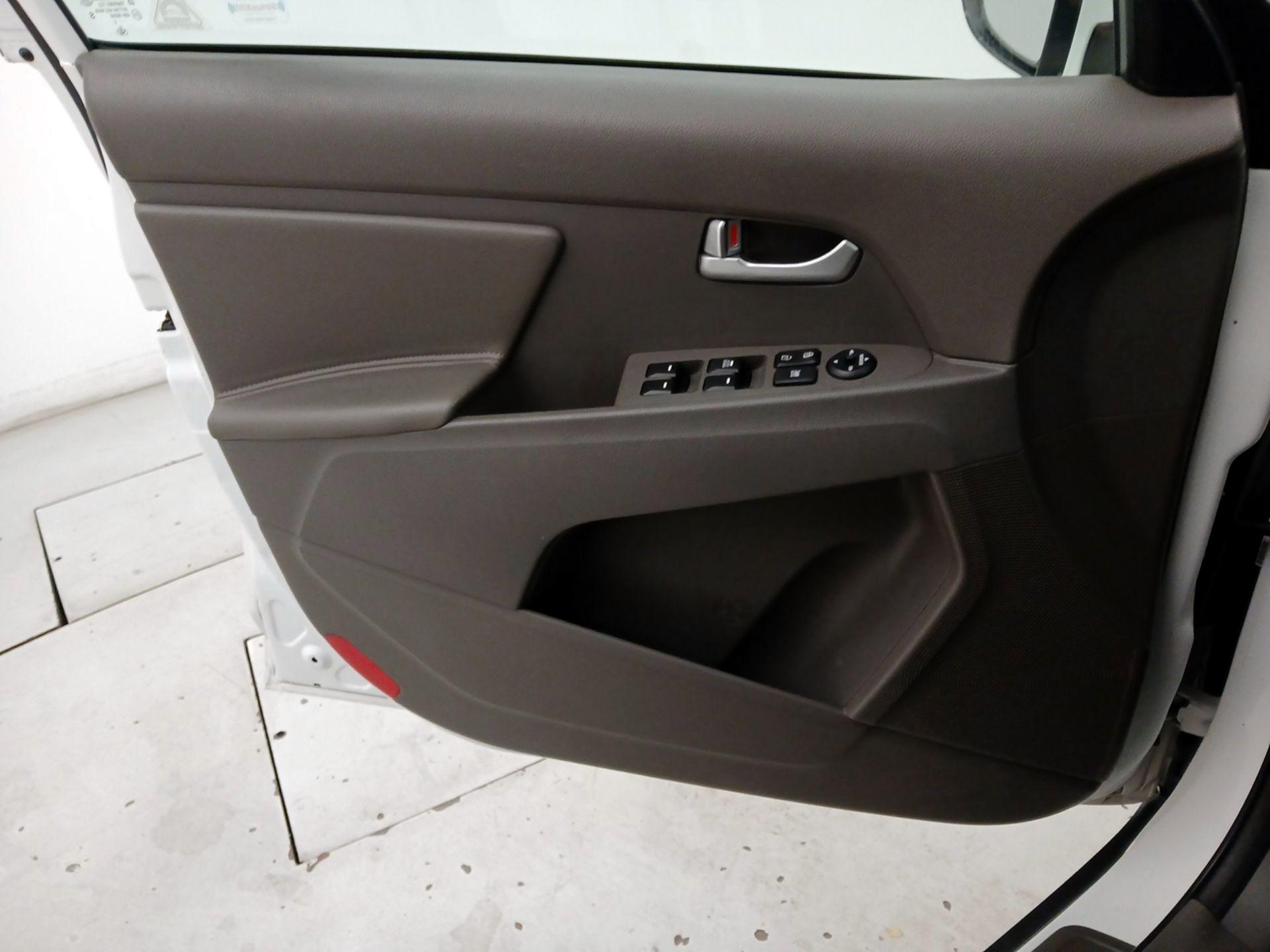 Thumbnail: 2016 Kia Sportage - 12