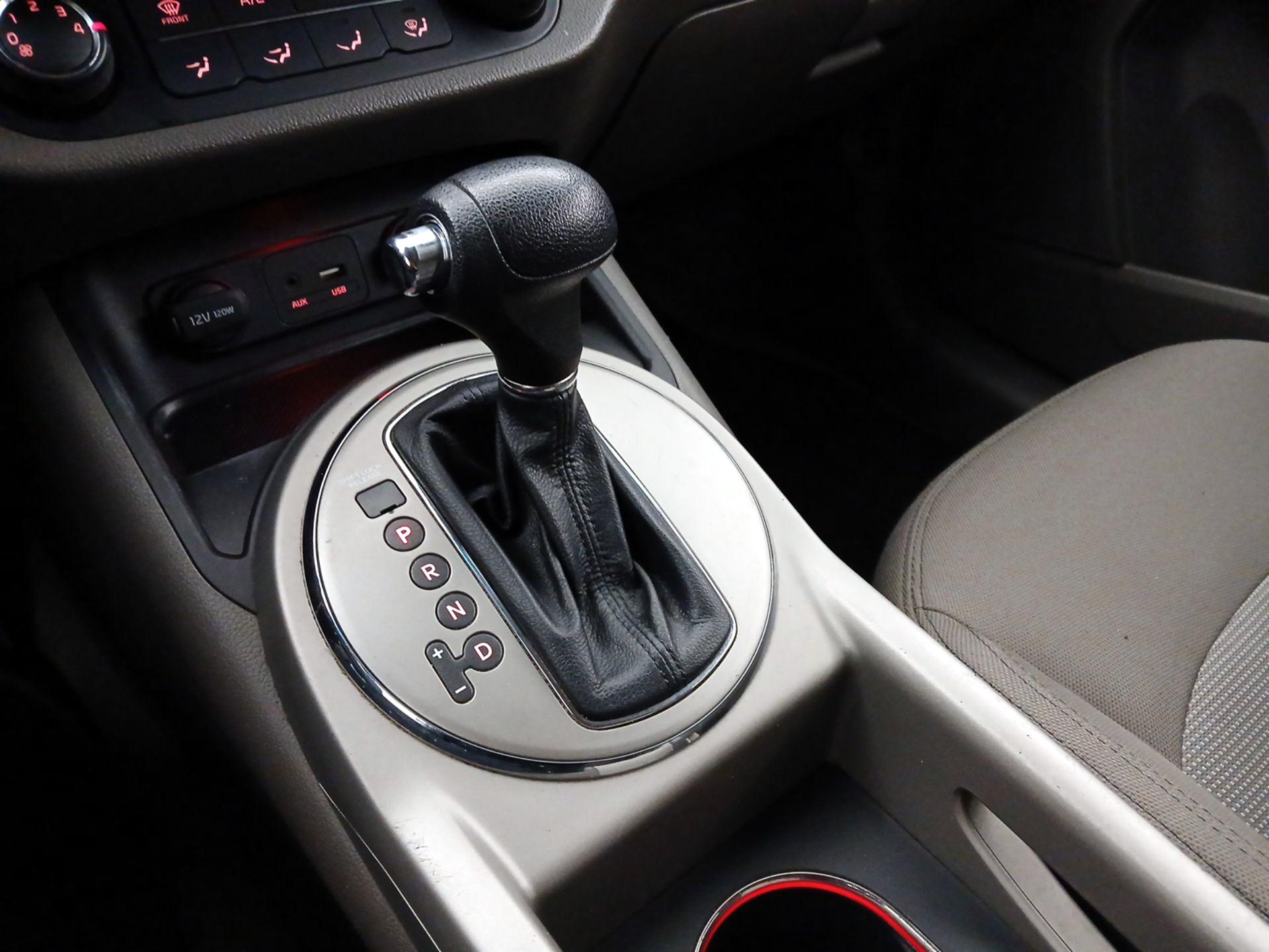 Thumbnail: 2016 Kia Sportage - 16