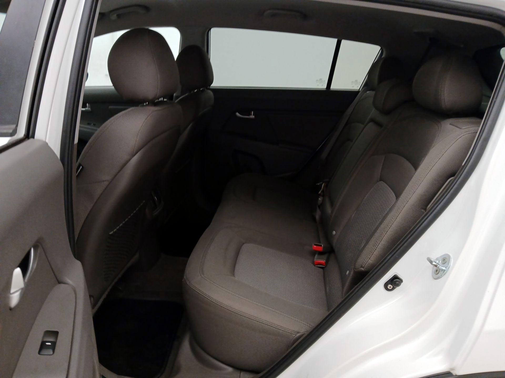 Thumbnail: 2016 Kia Sportage - 18