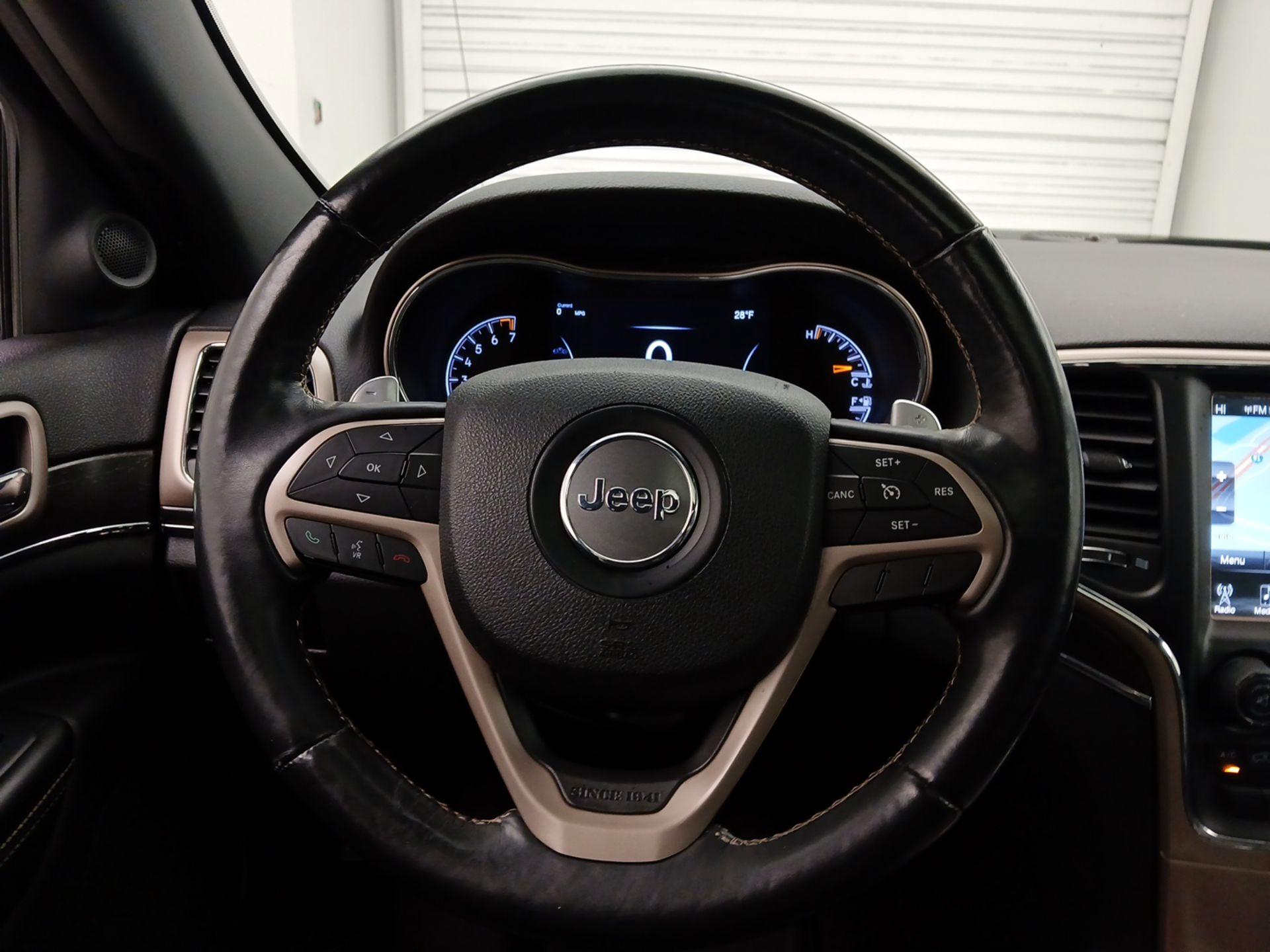 Thumbnail: 2017 Jeep Grand Cherokee - 10