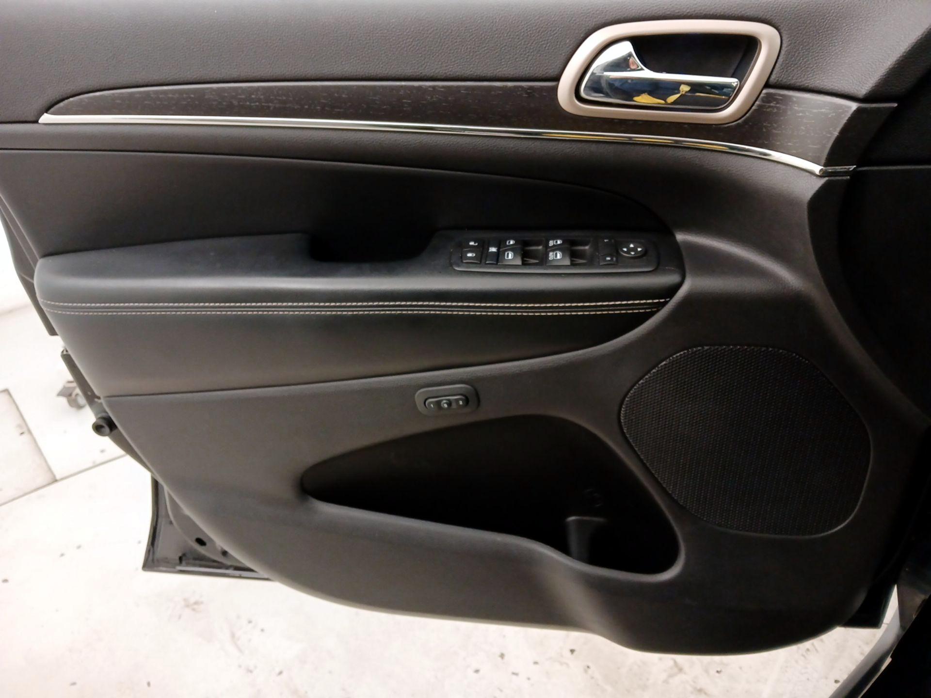 Thumbnail: 2017 Jeep Grand Cherokee - 12