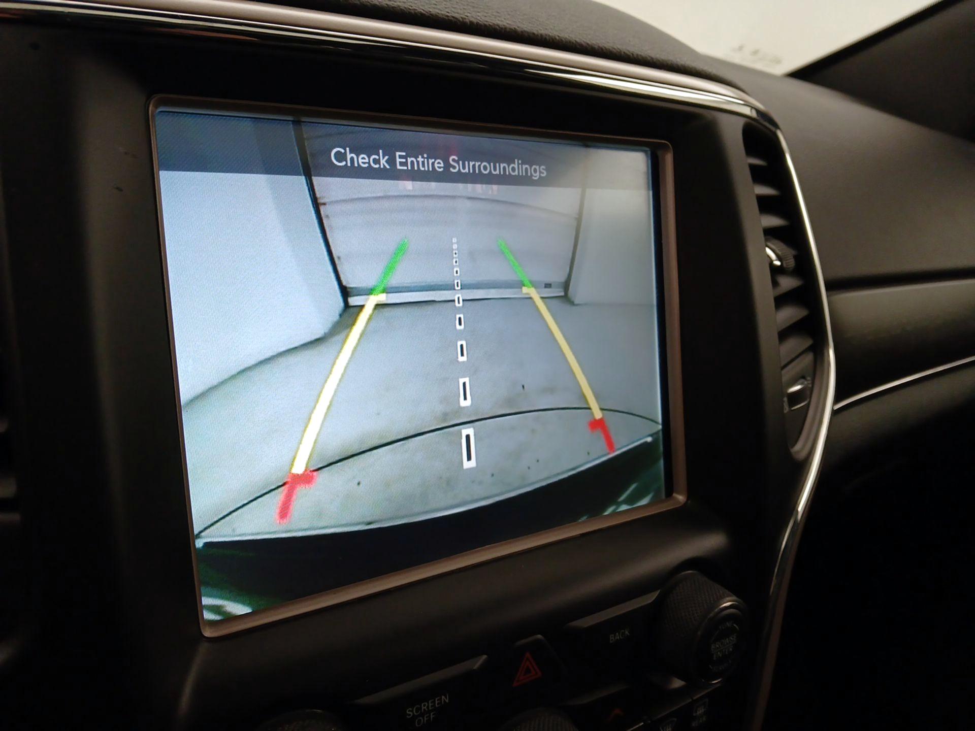 Thumbnail: 2017 Jeep Grand Cherokee - 15