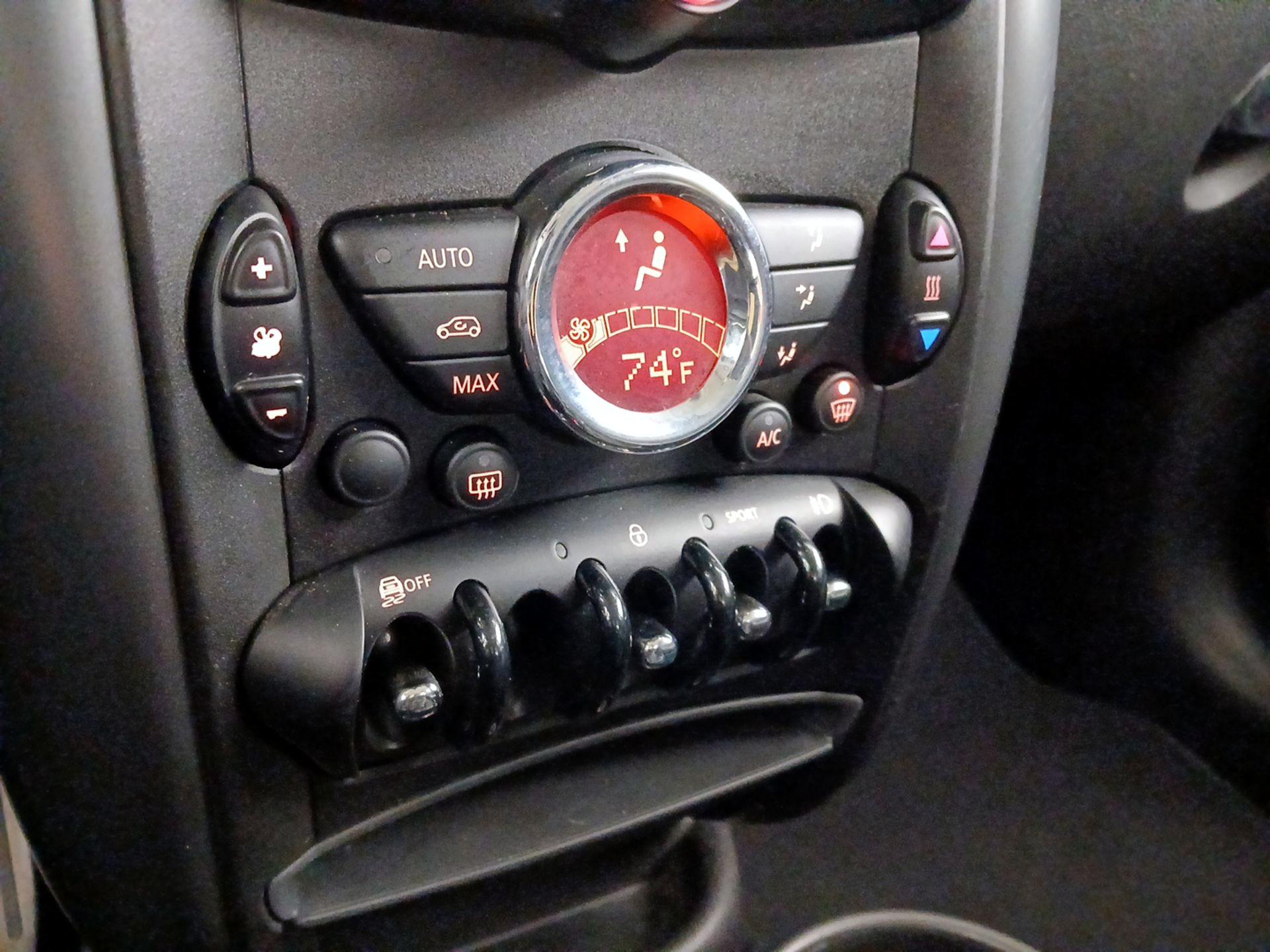 Thumbnail: 2015 MINI Cooper Countryman - 14