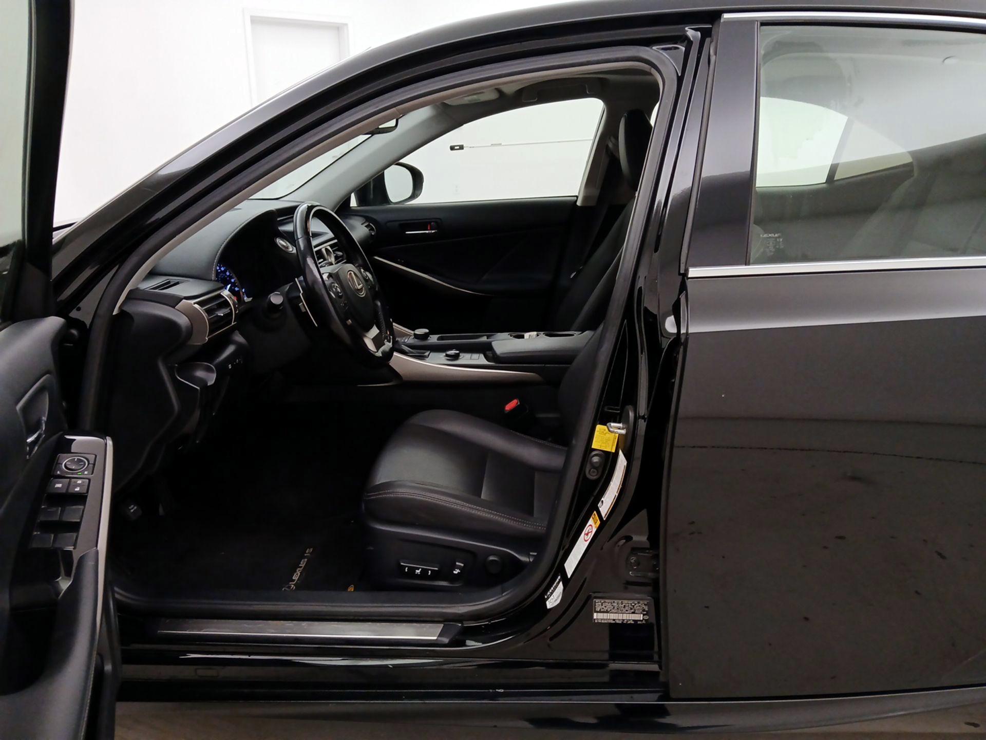 Thumbnail: 2016 Lexus IS - 11