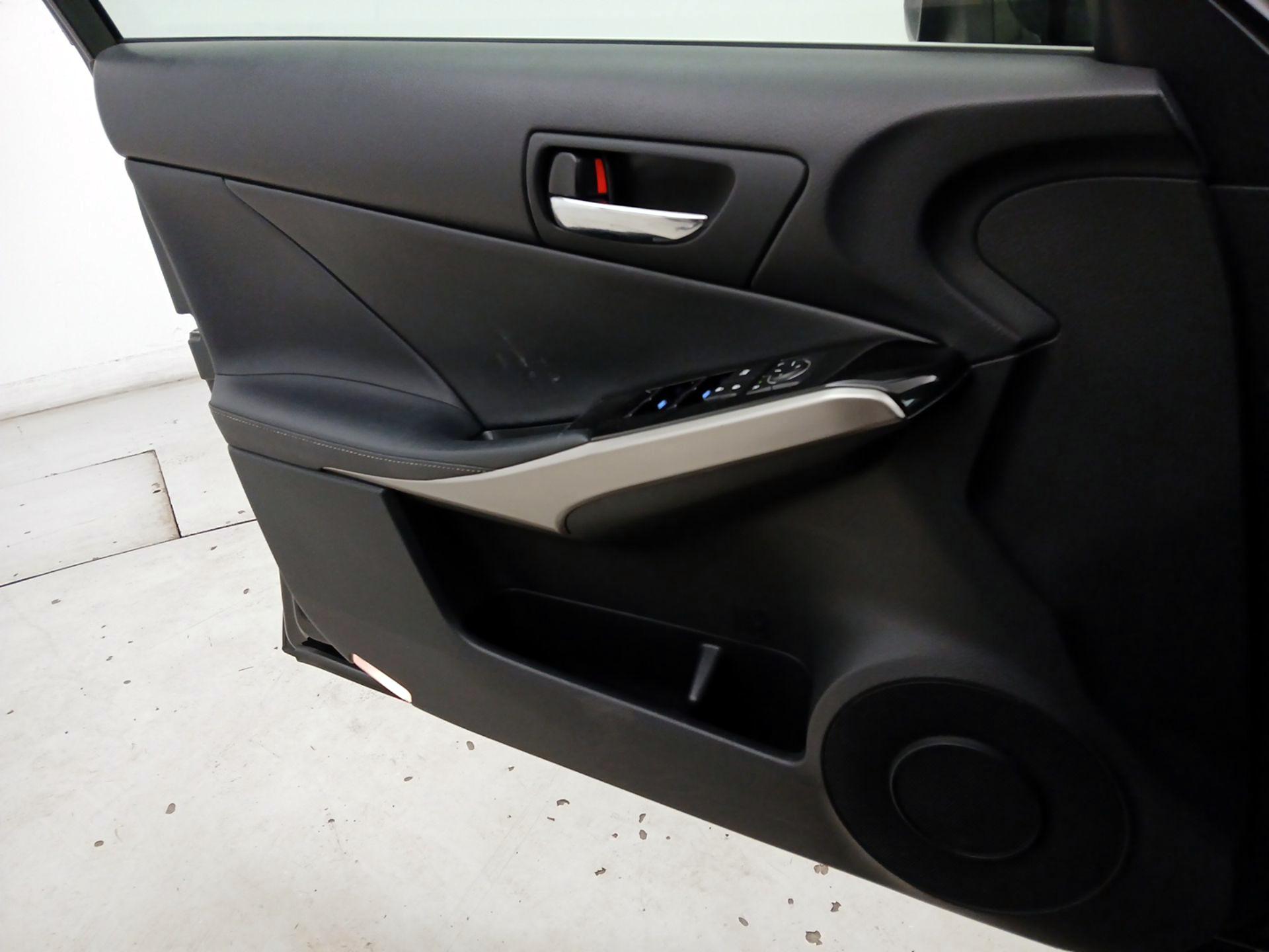 Thumbnail: 2016 Lexus IS - 12