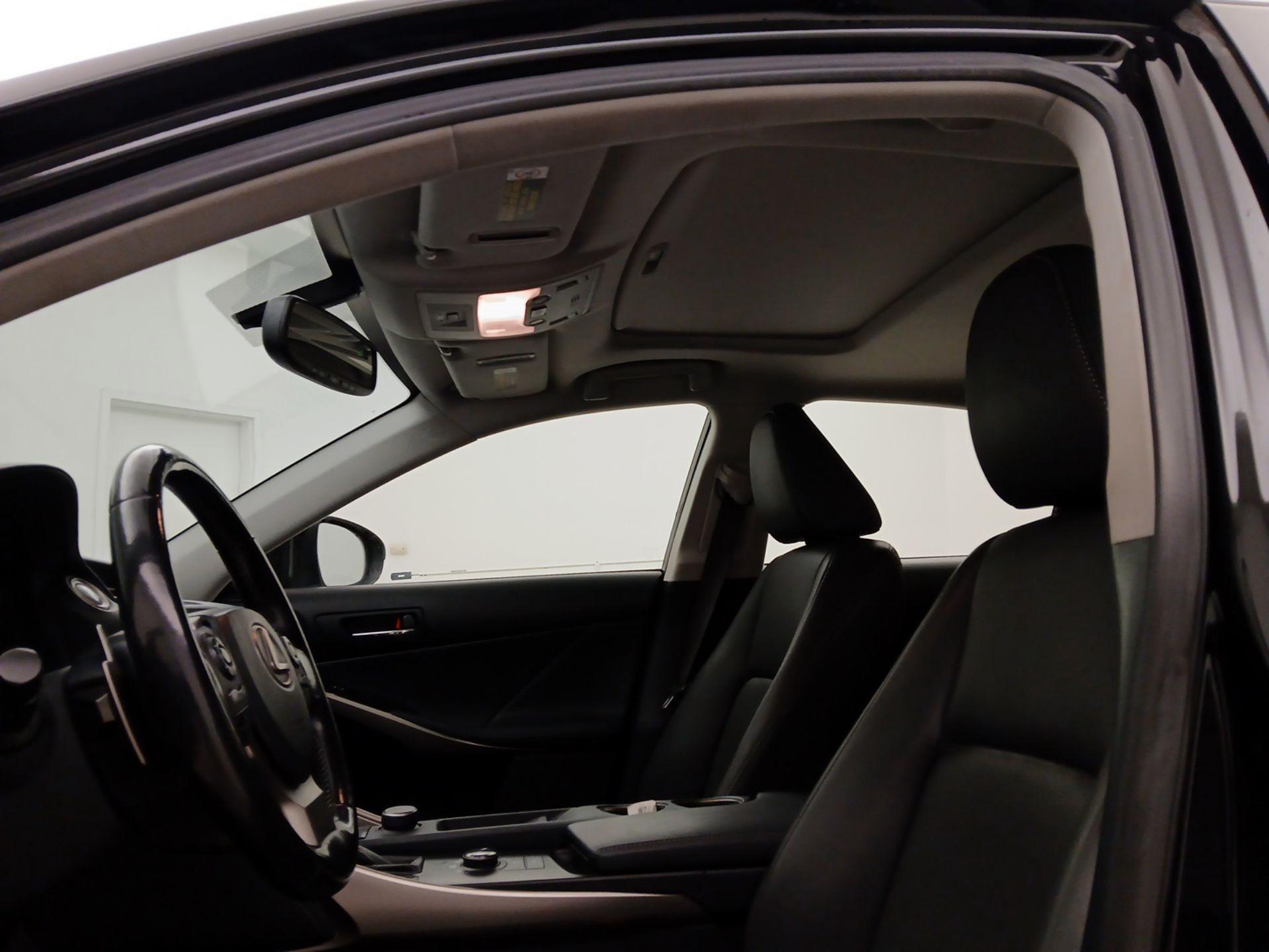 Thumbnail: 2016 Lexus IS - 19