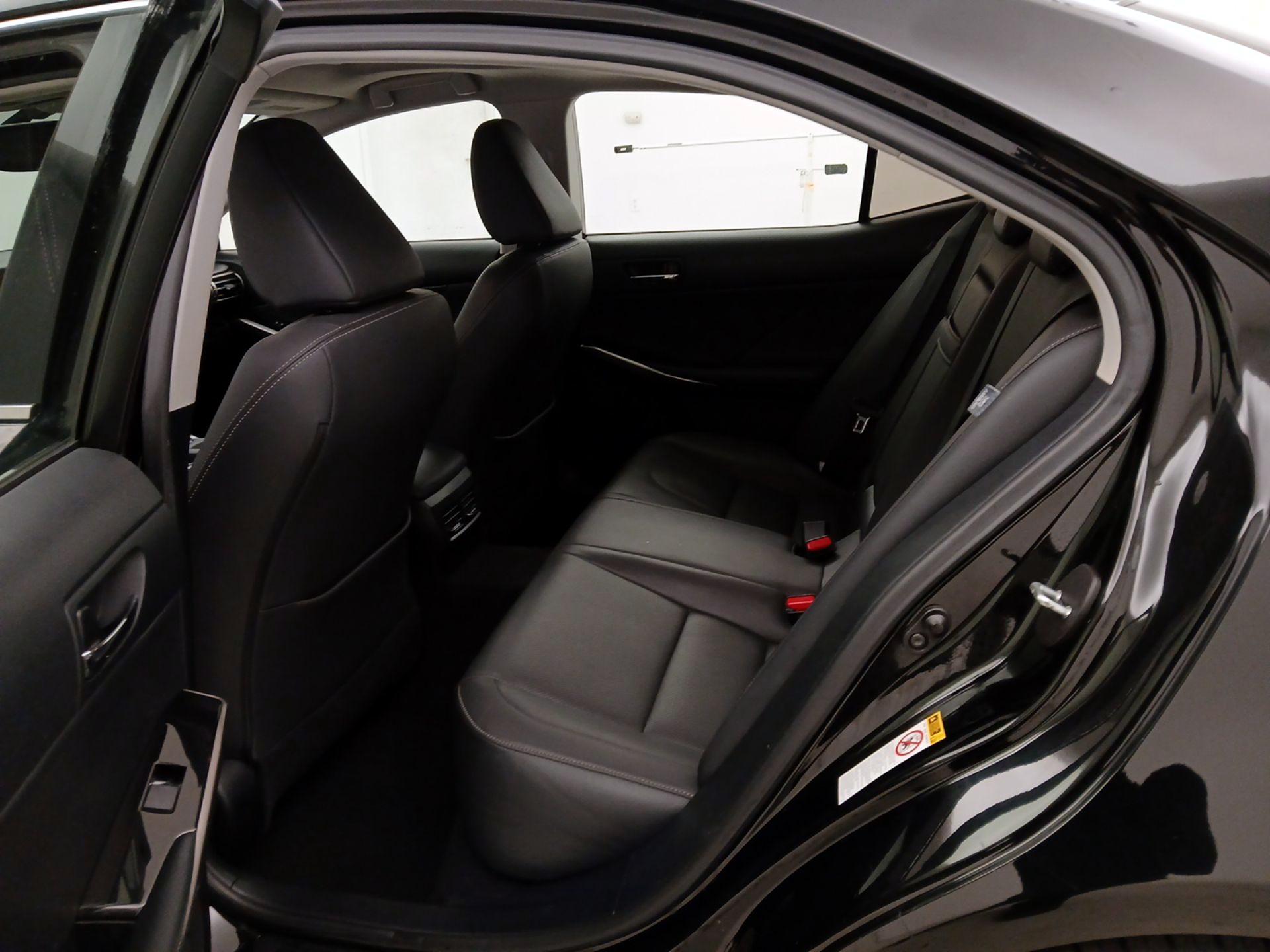 Thumbnail: 2016 Lexus IS - 20