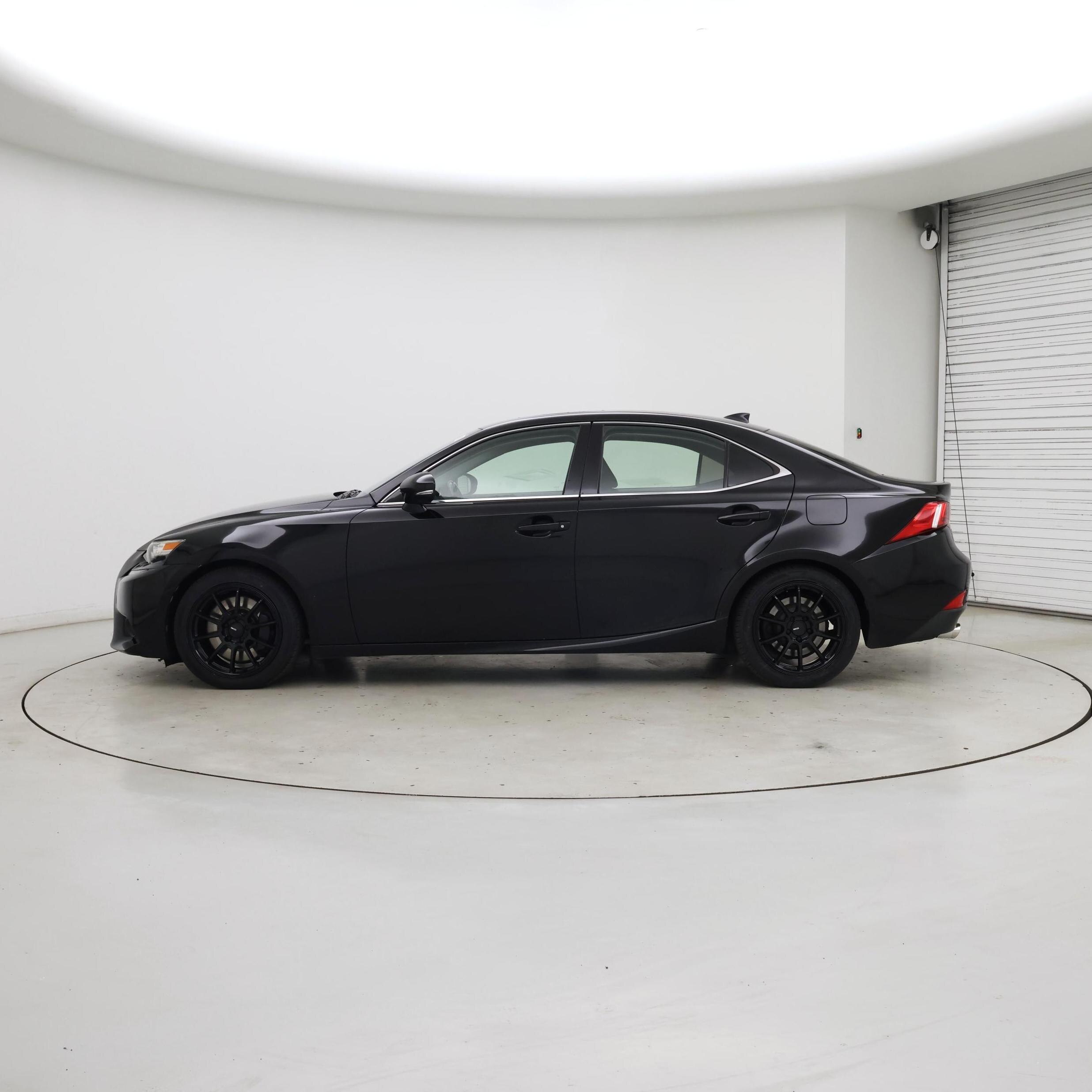 Thumbnail: 2016 Lexus IS - 3