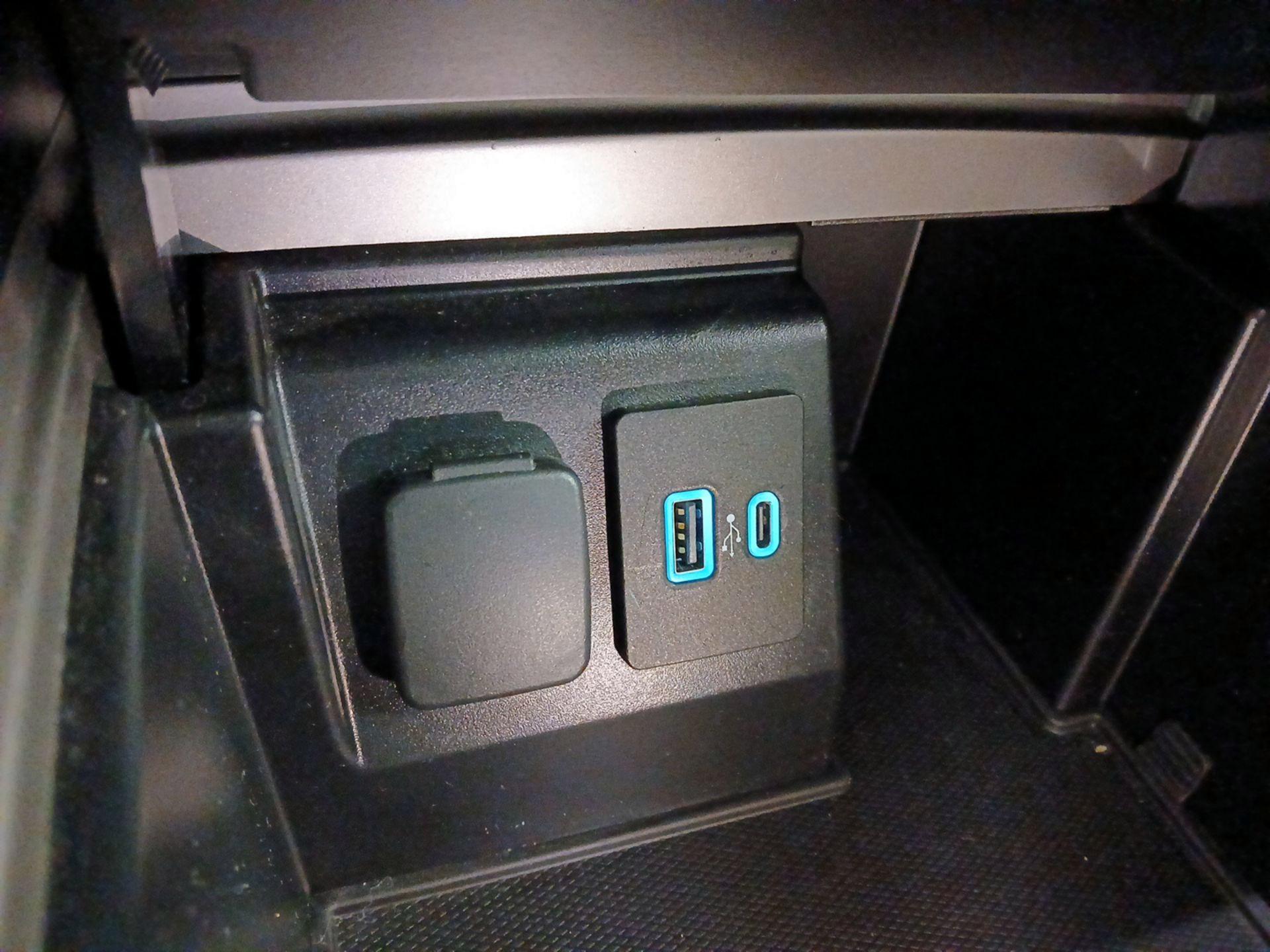 Thumbnail: 2020 Ford Explorer - 18