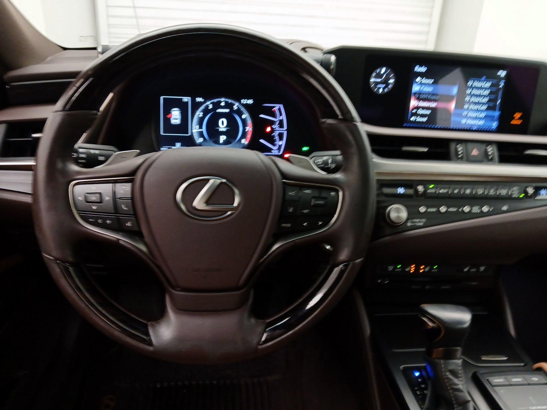 Thumbnail: 2021 Lexus ES - 10